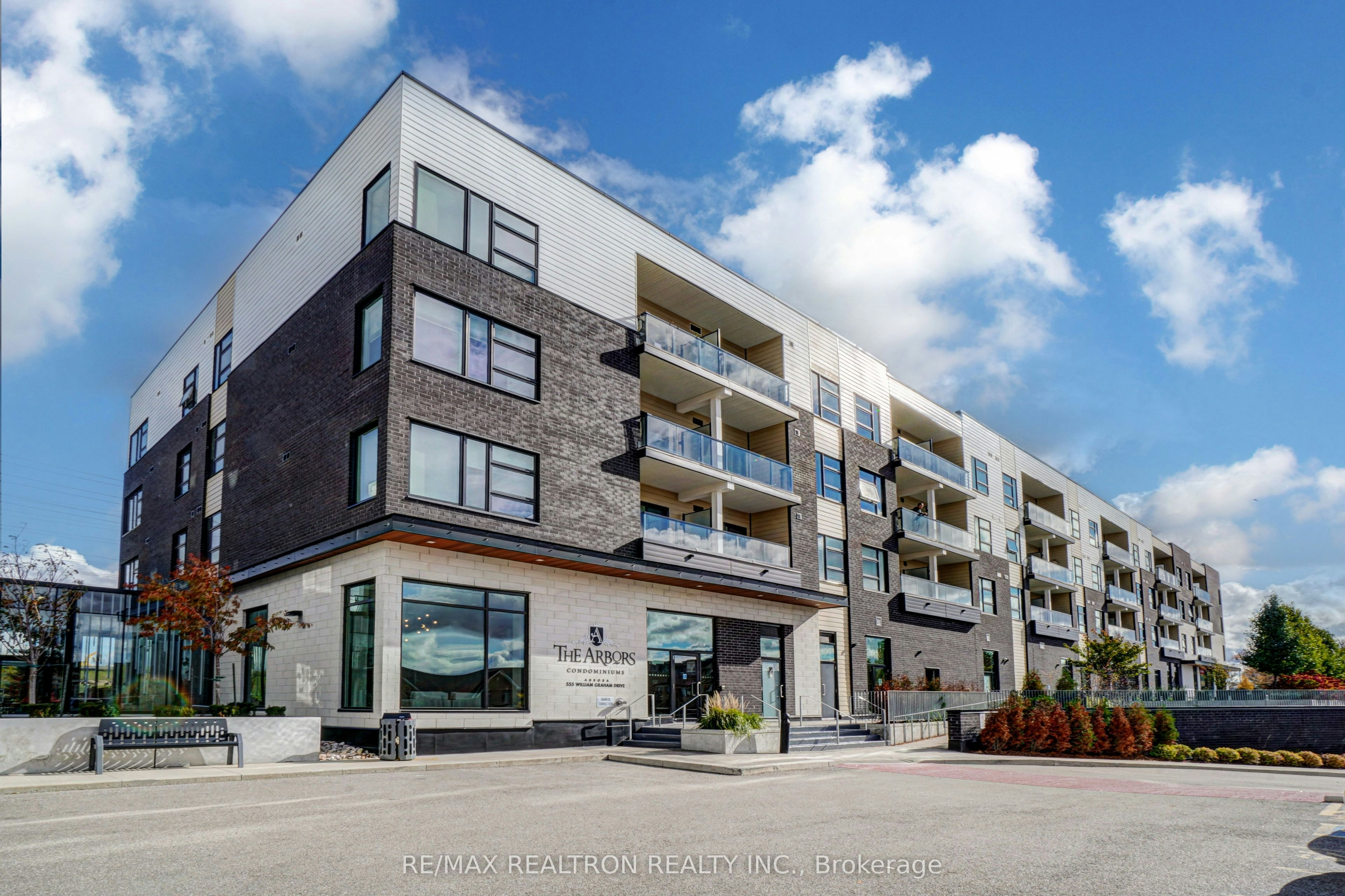331-555 William Graham Drive, Aurora, ON, L4G 3H9