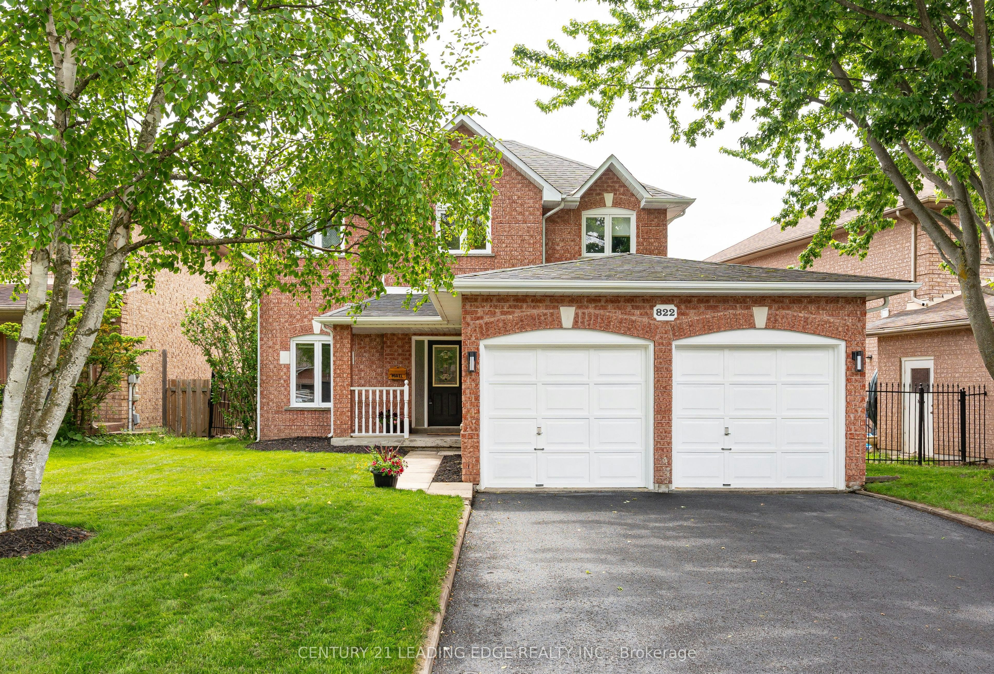 822 Surin Court, Newmarket, ON, L3Y 8R4