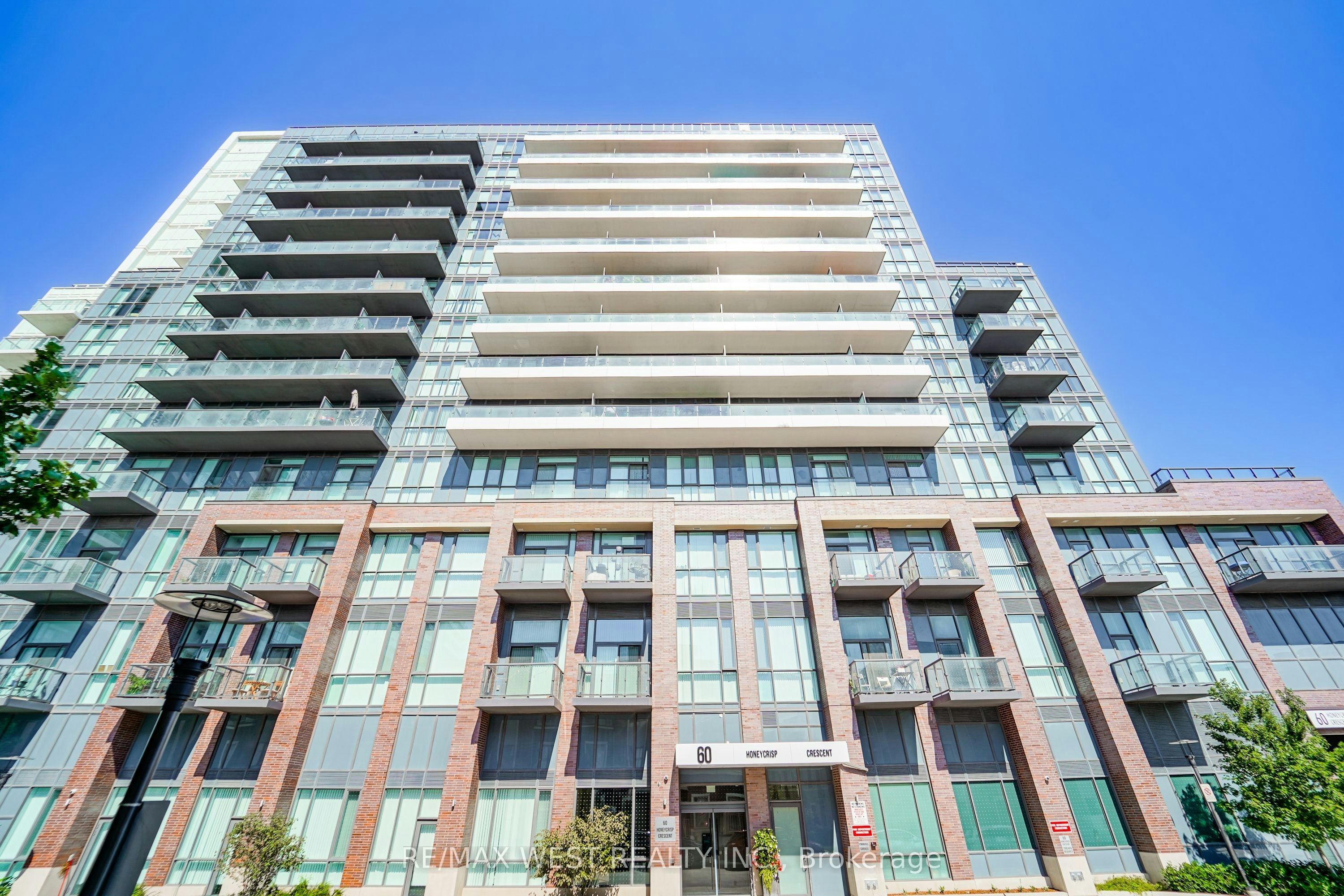 311-60 Honeycrisp Crescent, Vaughan, ON, L4K 0N5