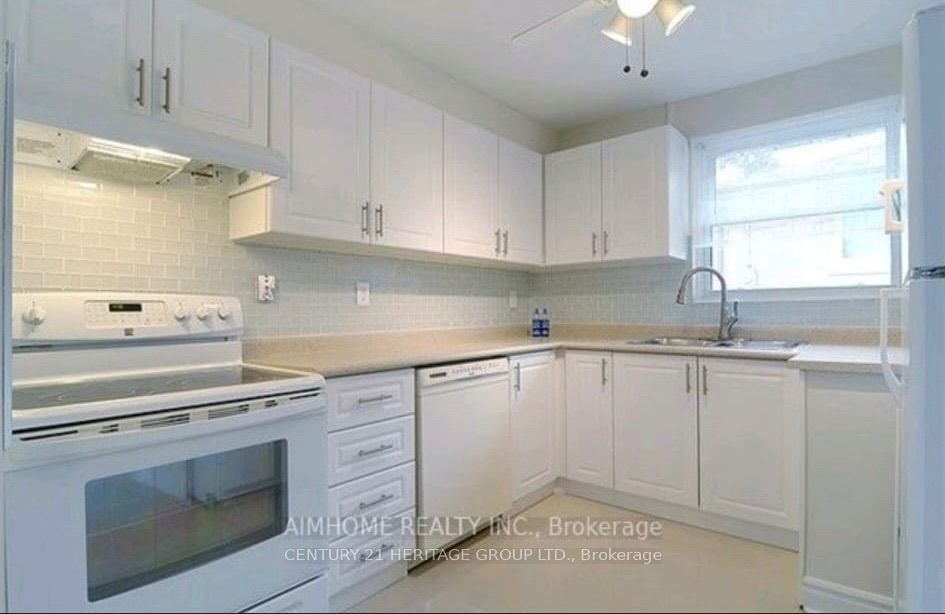 Main Floor-39 Lindsay Avenue, Newmarket, ON, L3Y 4N7 - 4