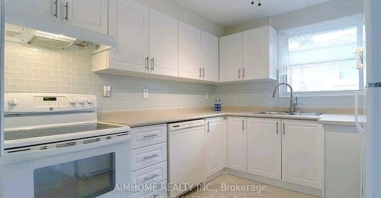 Main Floor-39 Lindsay Avenue, Newmarket, ON, L3Y 4N7 - 4