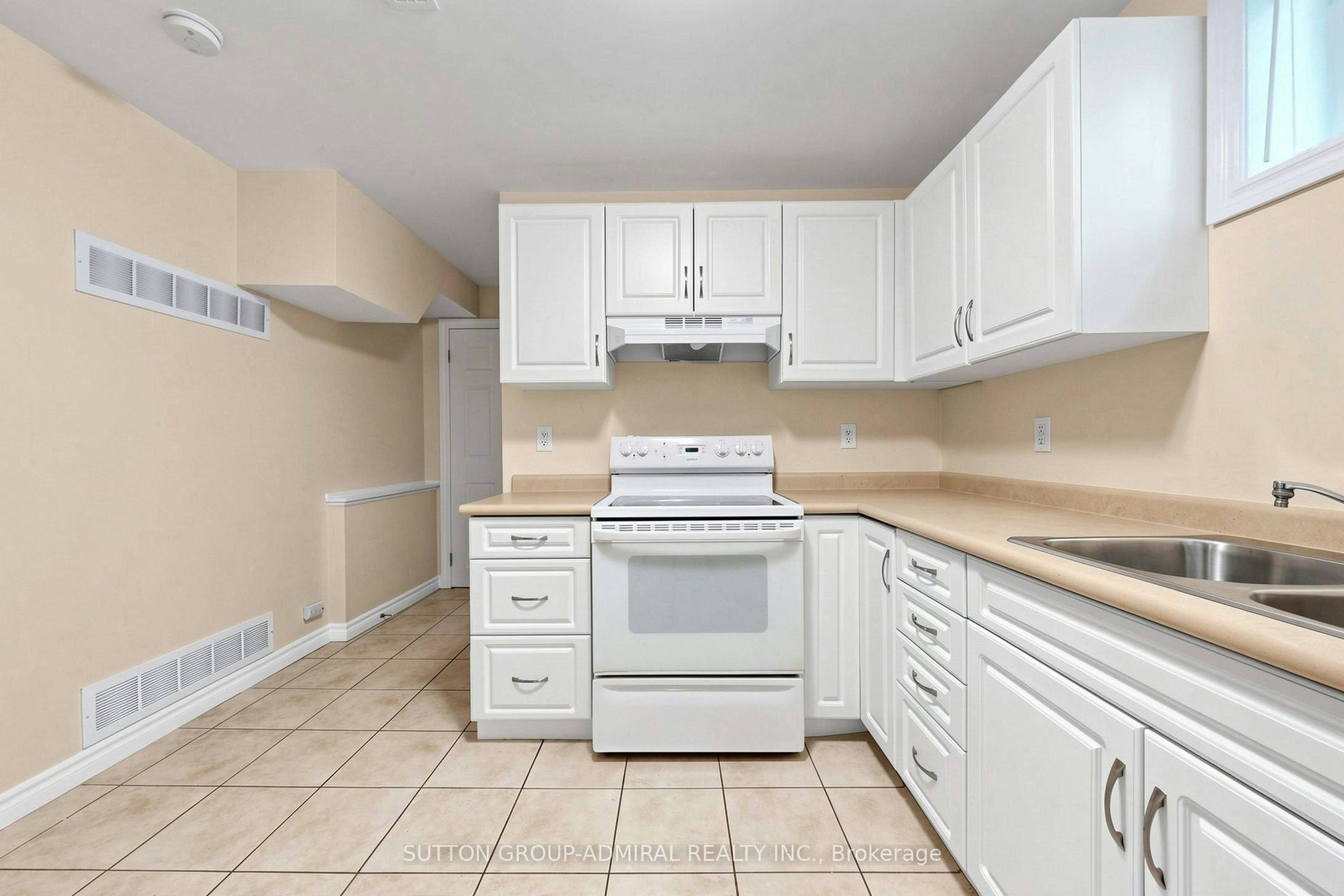 BSMT-203 John Street, Bradford West Gwillimbury, ON, L3Z 1J9 - 4