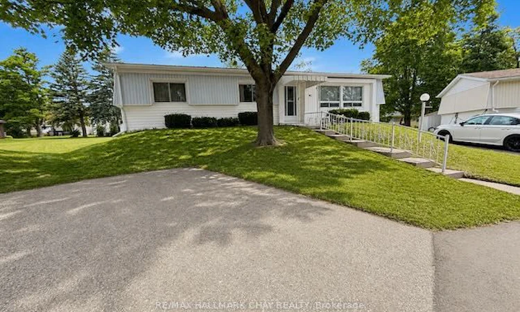 2 Poplar Court