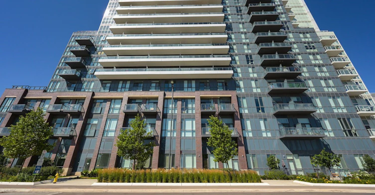 1601-60 Honeycrisp Crescent, Vaughan, ON, L4K 0N5