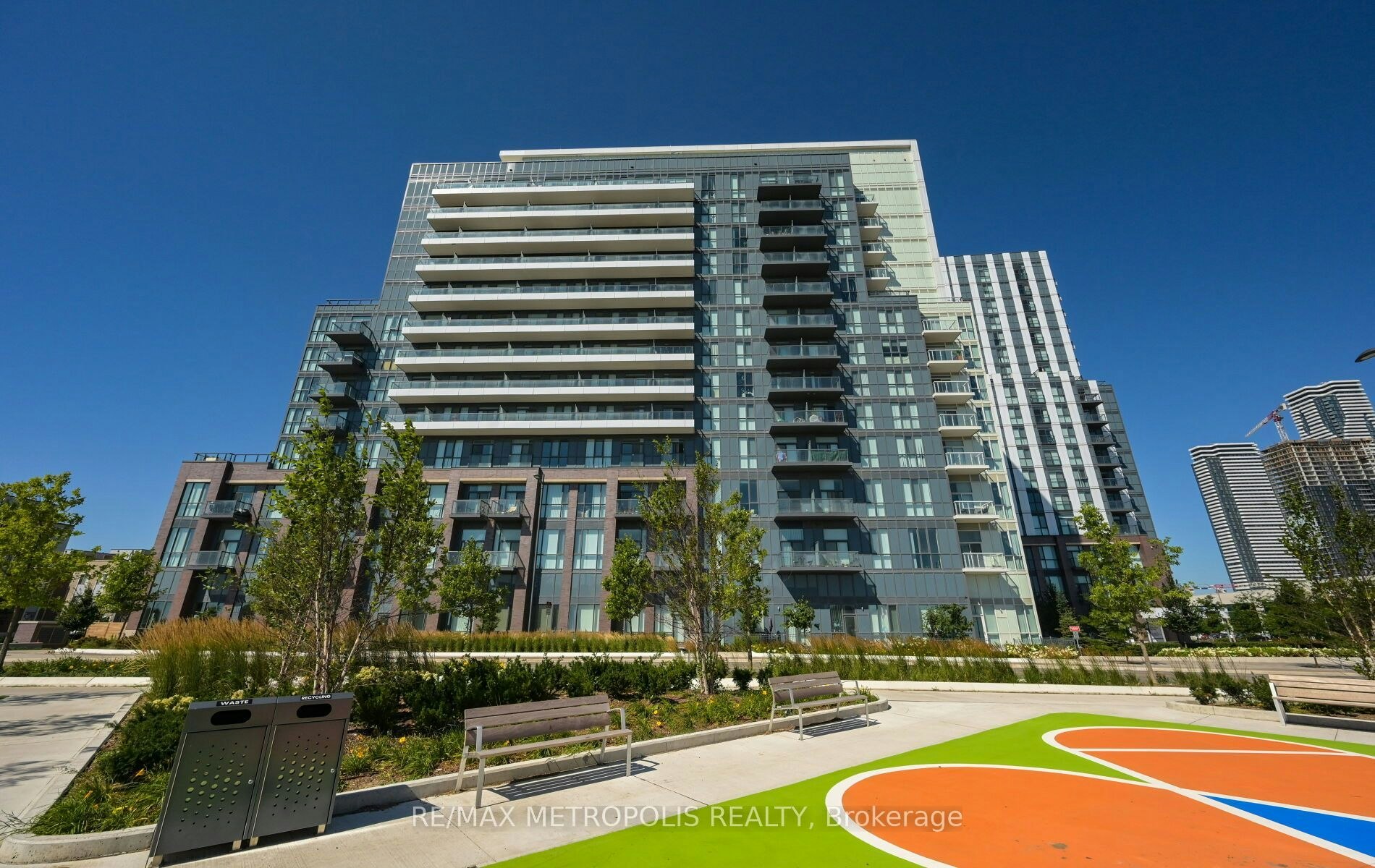 1601-60 Honeycrisp Crescent, Vaughan, ON, L4K 0N5 - 3