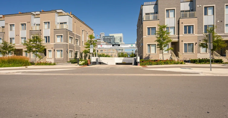 1601-60 Honeycrisp Crescent, Vaughan, ON, L4K 0N5 - 49