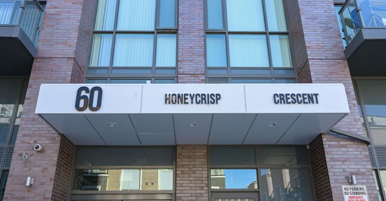 1601-60 Honeycrisp Crescent, Vaughan, ON, L4K 0N5 - 10