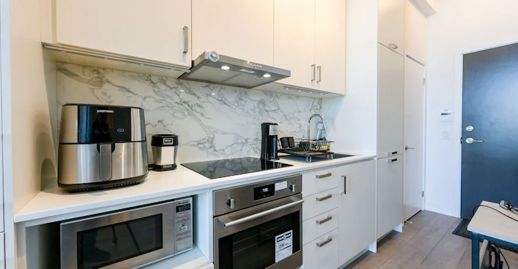 1601-60 Honeycrisp Crescent, Vaughan, ON, L4K 0N5 - 18