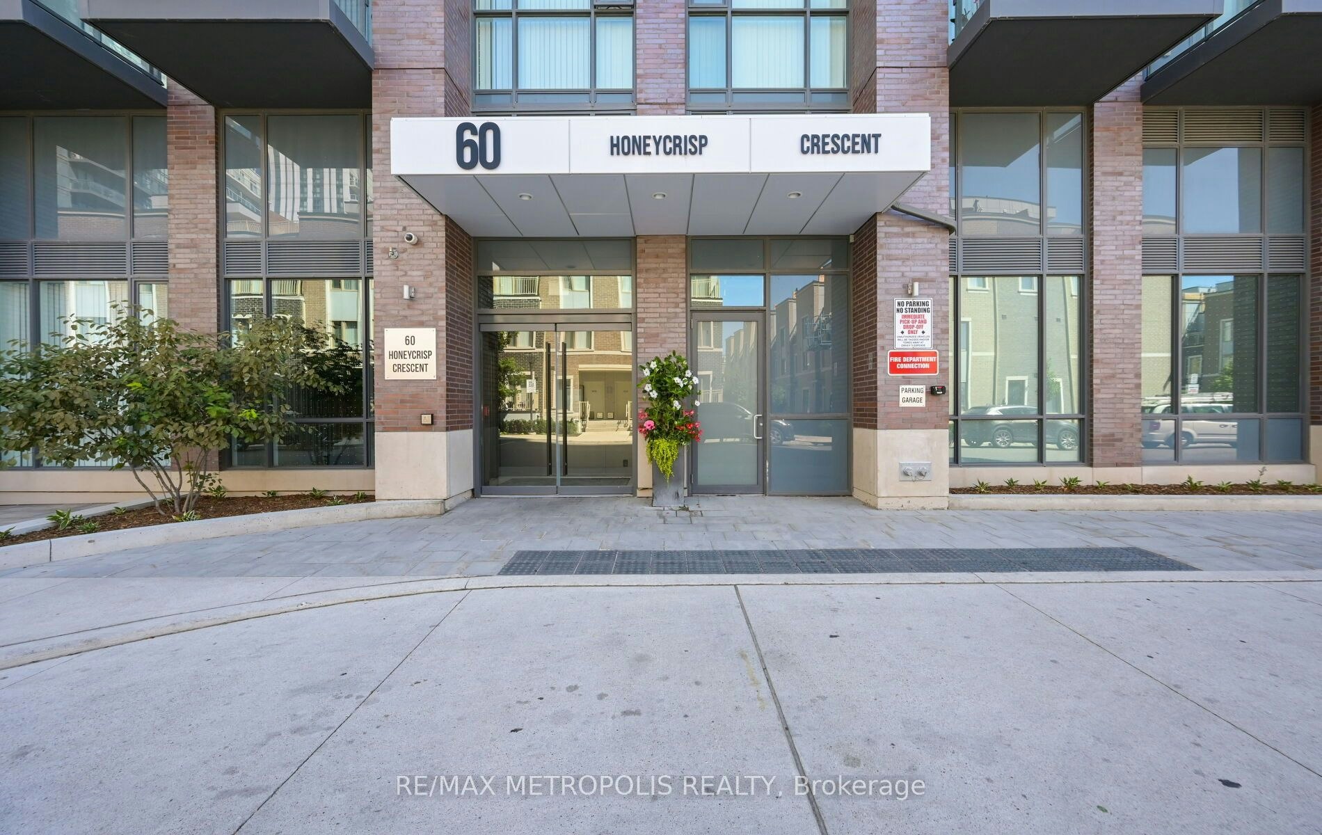 1601-60 Honeycrisp Crescent, Vaughan, ON, L4K 0N5 - 9