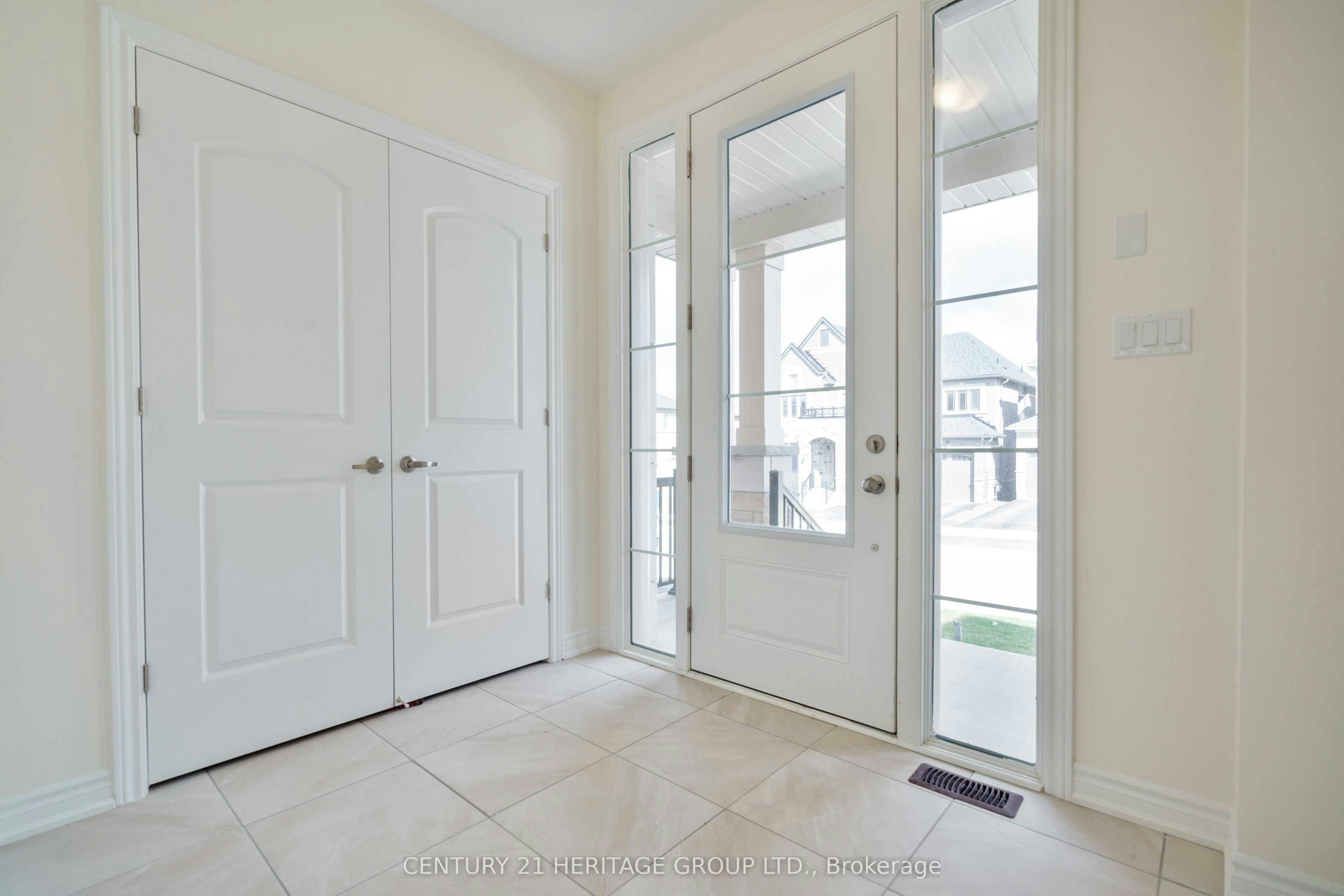 15 Kentledge Avenue, East Gwillimbury, ON, L9N 0W3 - 2