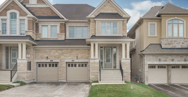 15 Kentledge Avenue, East Gwillimbury, ON, L9N 0W3