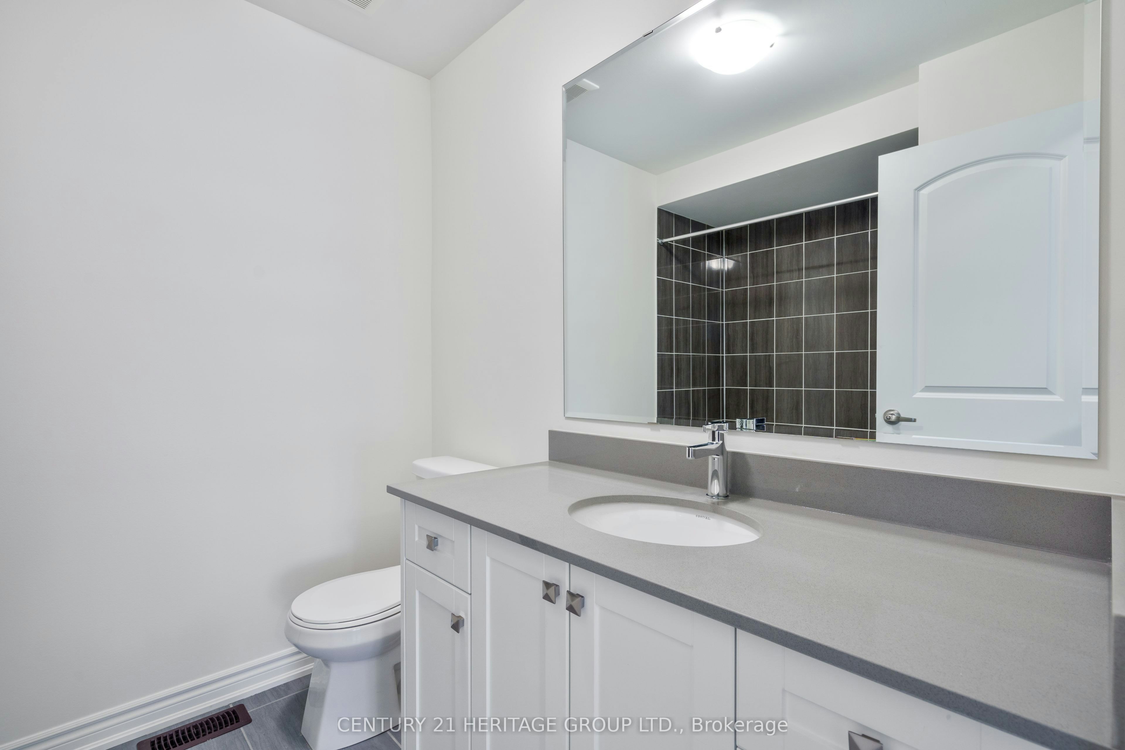 15 Kentledge Avenue, East Gwillimbury, ON, L9N 0W3 - 15