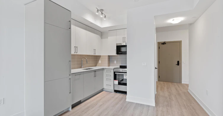 328-2075 King Road, King, ON, L7B 0R6 - 5