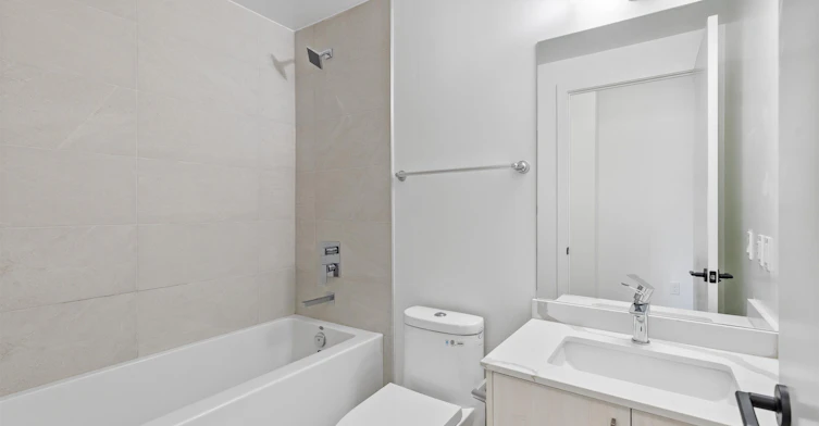 328-2075 King Road, King, ON, L7B 0R6 - 8