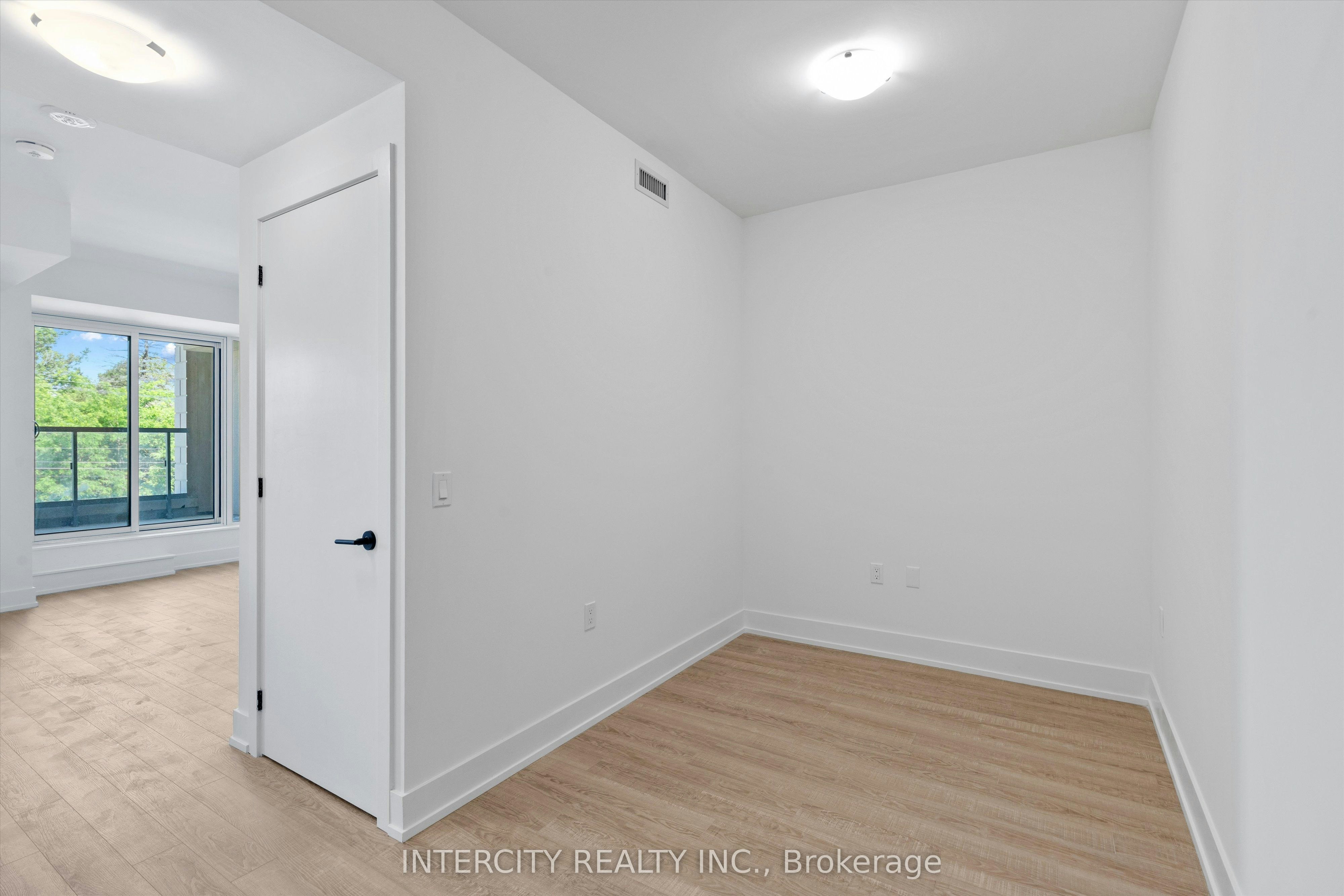 328-2075 King Road, King, ON, L7B 0R6 - 3
