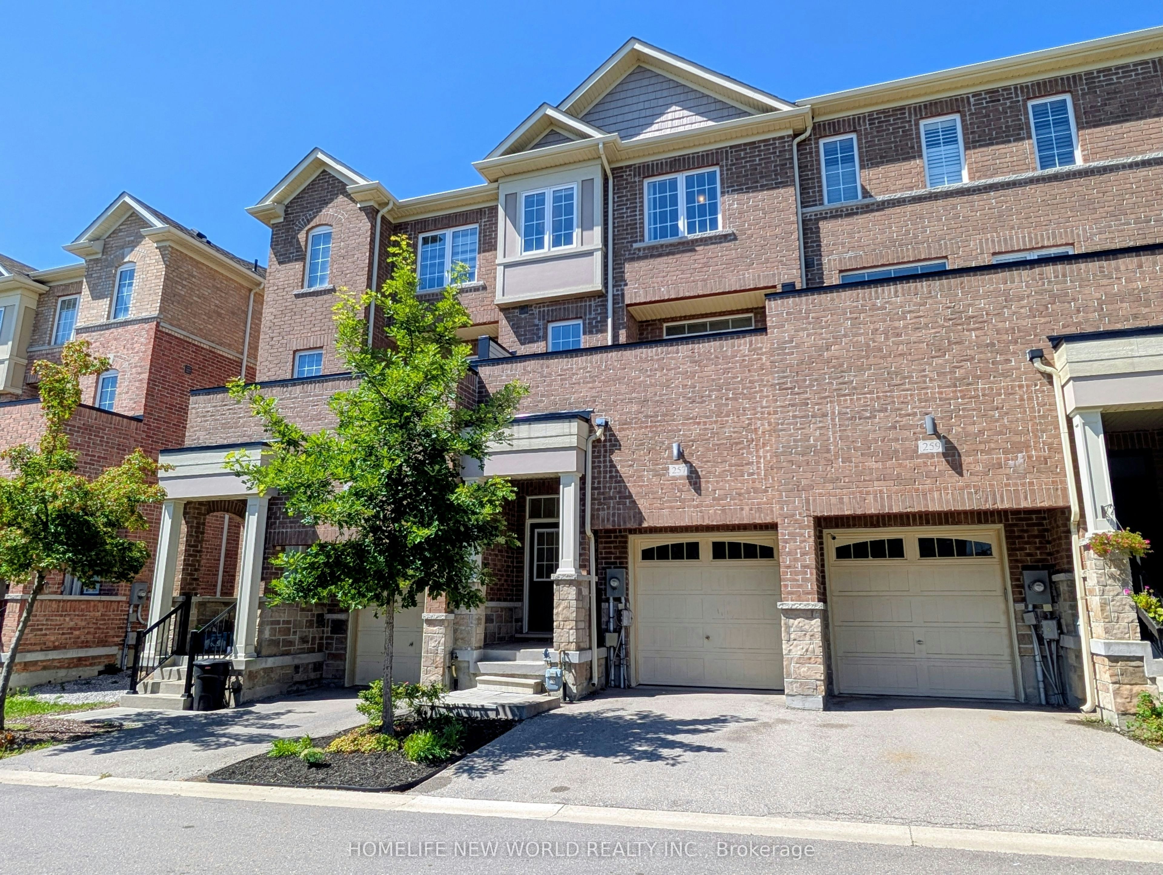 257 Harding Park Street, Newmarket, ON, L3Y 0E1