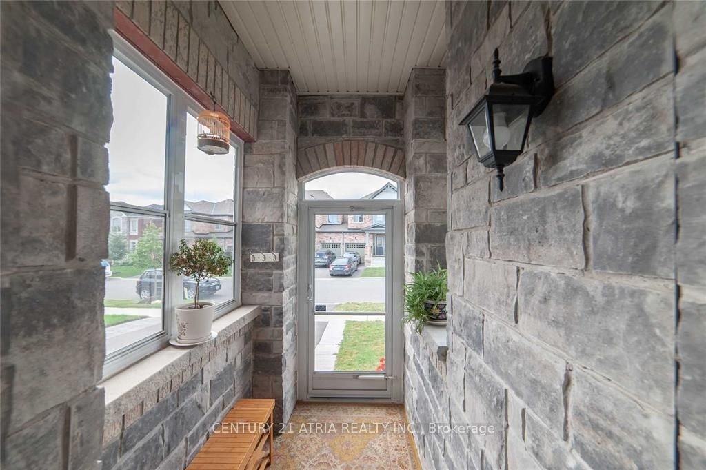 58 Mondial Crescent, East Gwillimbury, ON, L9N 0S2 - 2