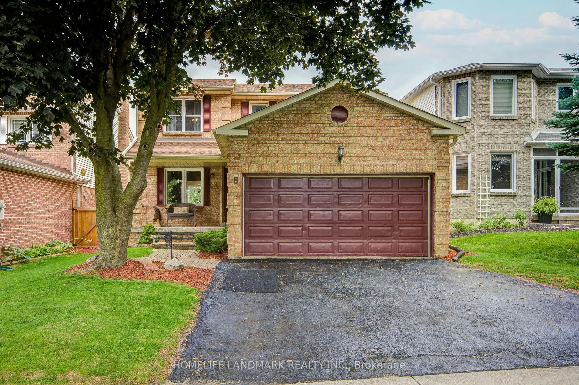 8 Closs Square, Aurora, ON, L4G 5H7