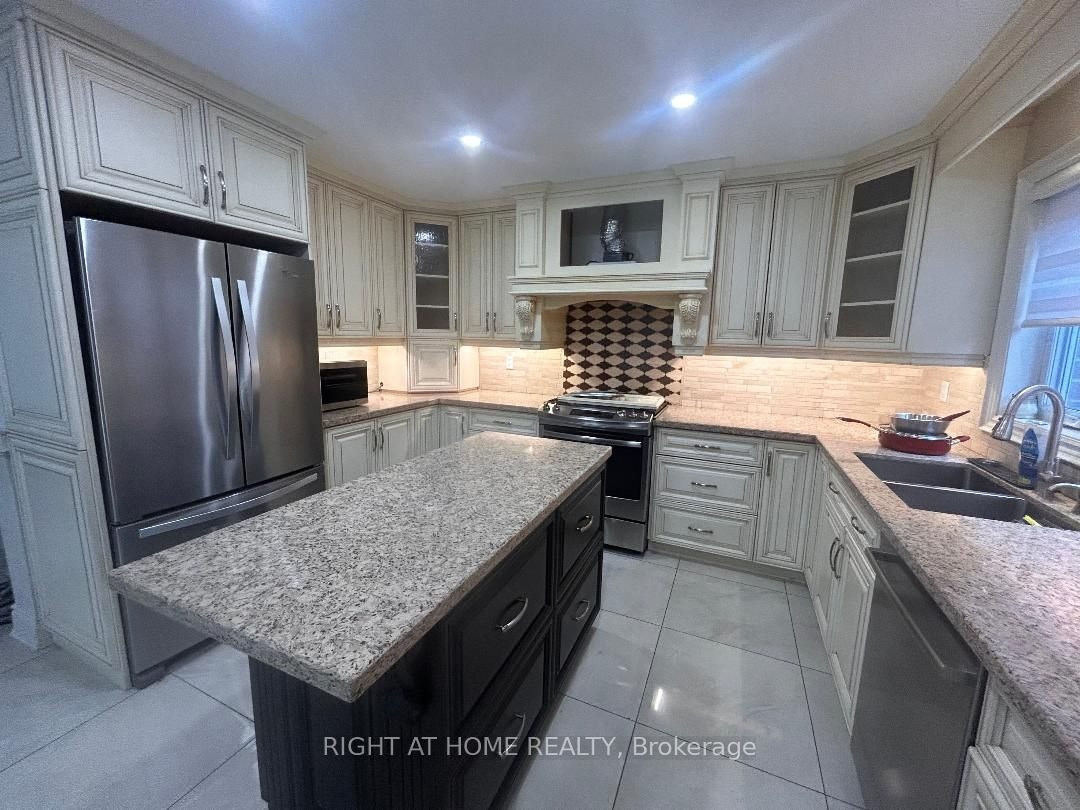 36 Ellerby Square N, Vaughan, ON, L4L 1N1