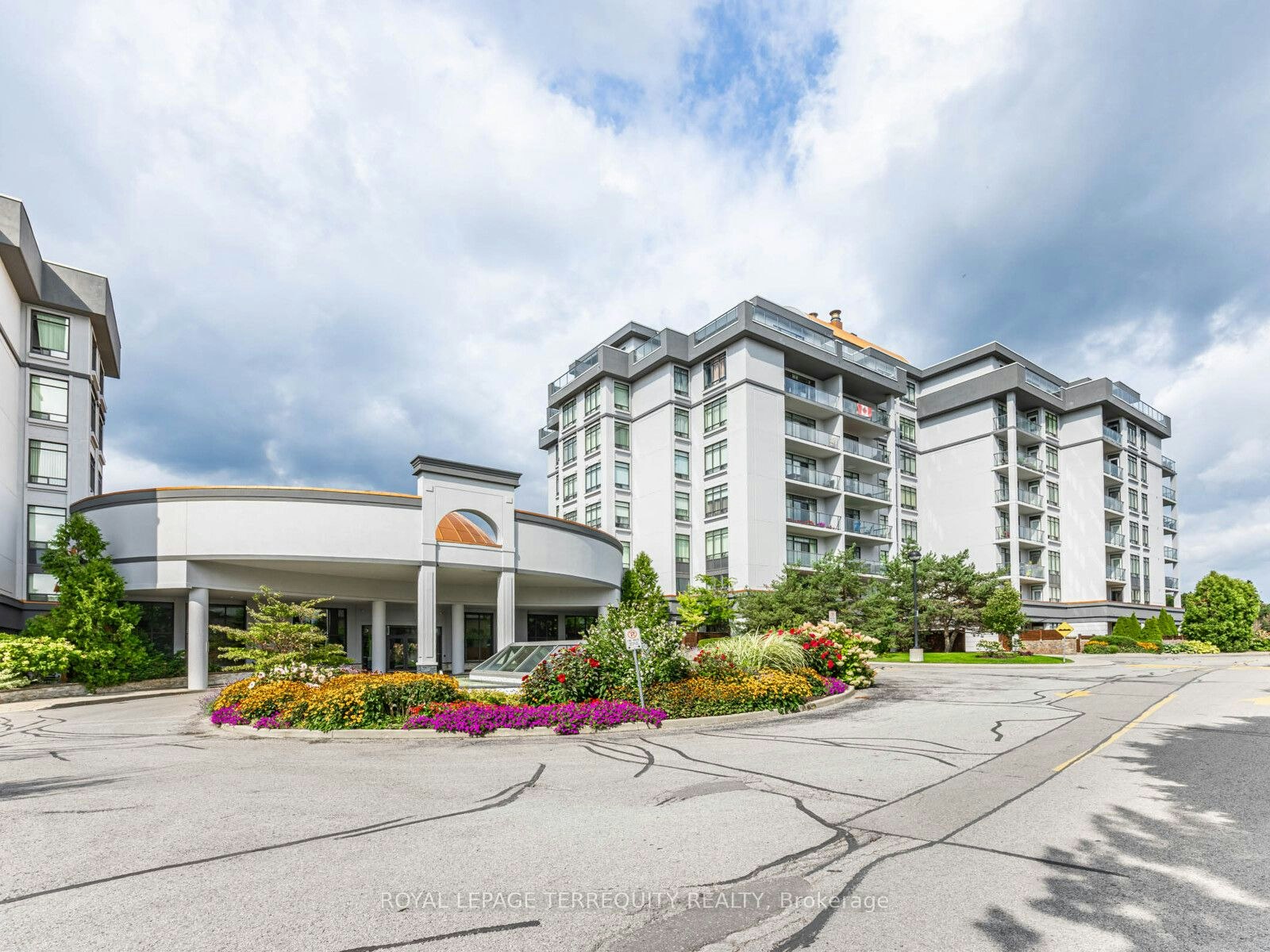 215-11121 Yonge Street, Richmond Hill, ON, L4C 0S7