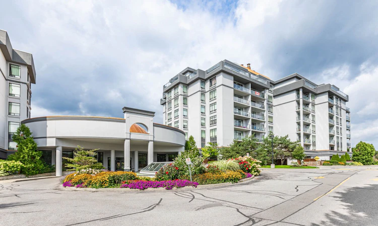215-11121 Yonge Street