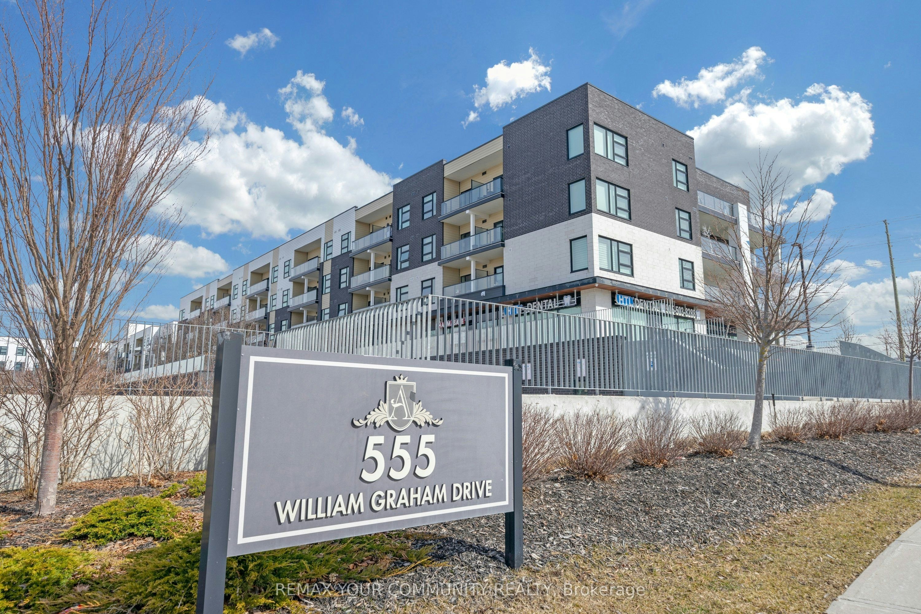 PH401-555 William Graham Drive, Aurora, ON, L4G 3H9