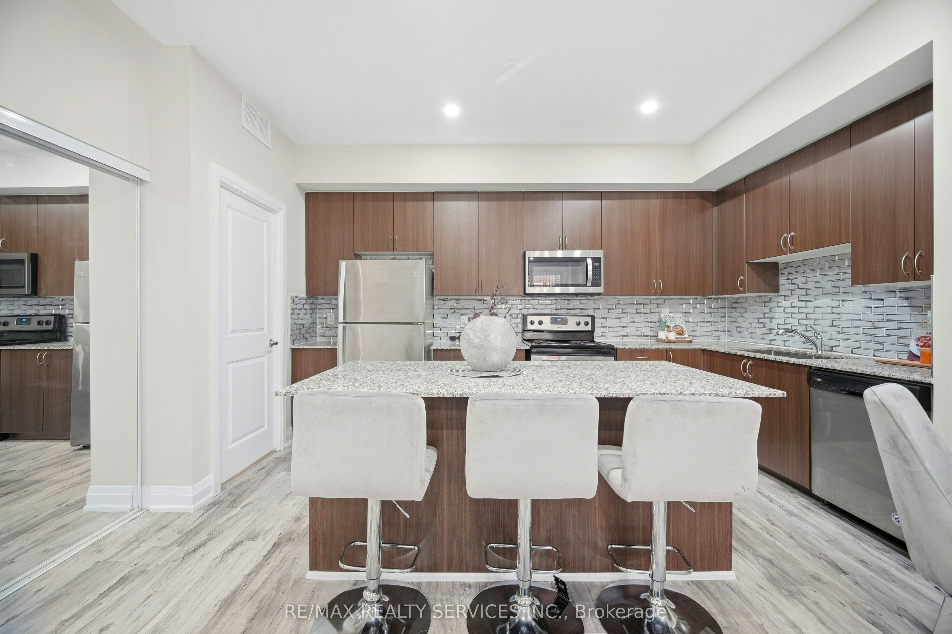 302-26 Coles Avenue, Vaughan, ON, L4L 0J1 - 15