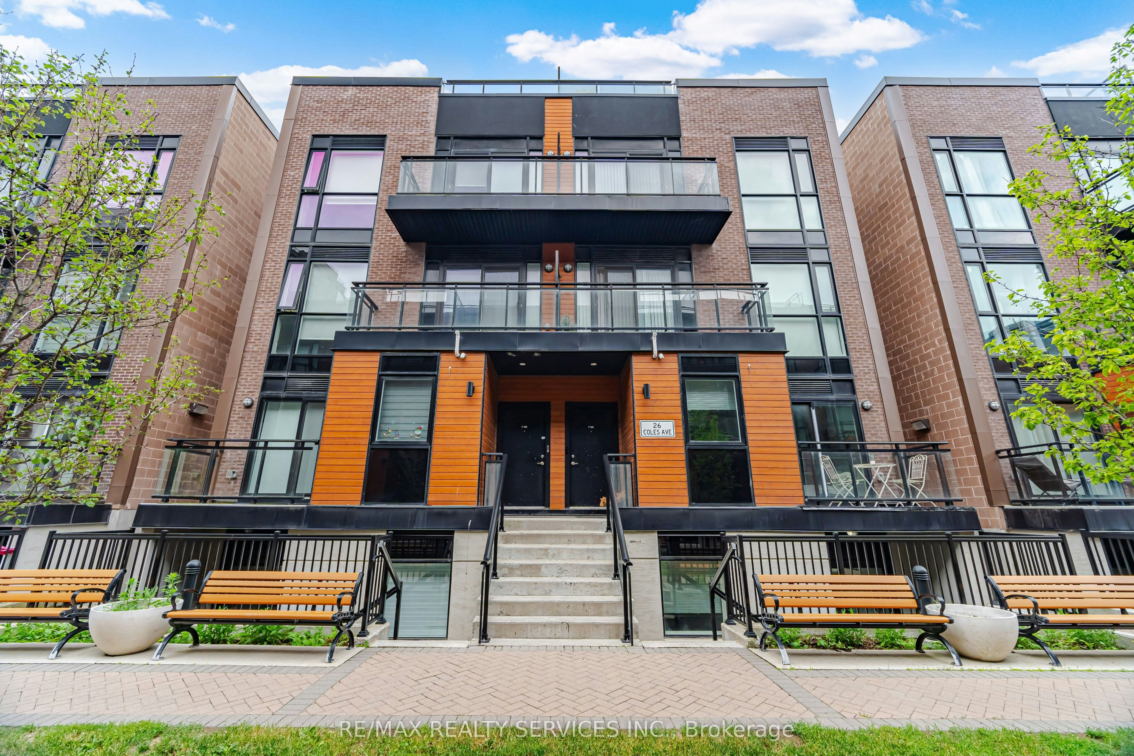 302-26 Coles Avenue, Vaughan, ON, L4L 0J1