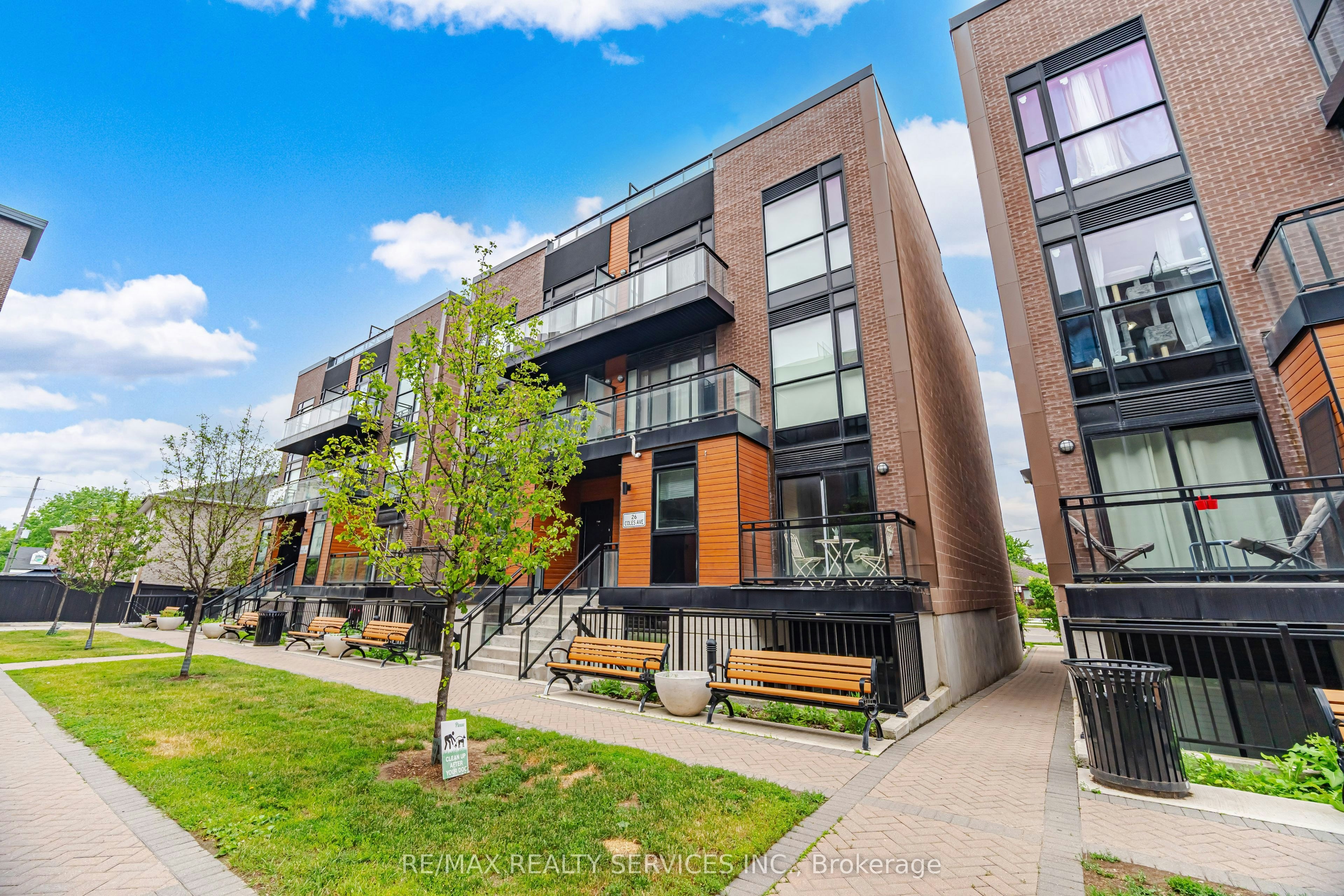 302-26 Coles Avenue, Vaughan, ON, L4L 0J1 - 2