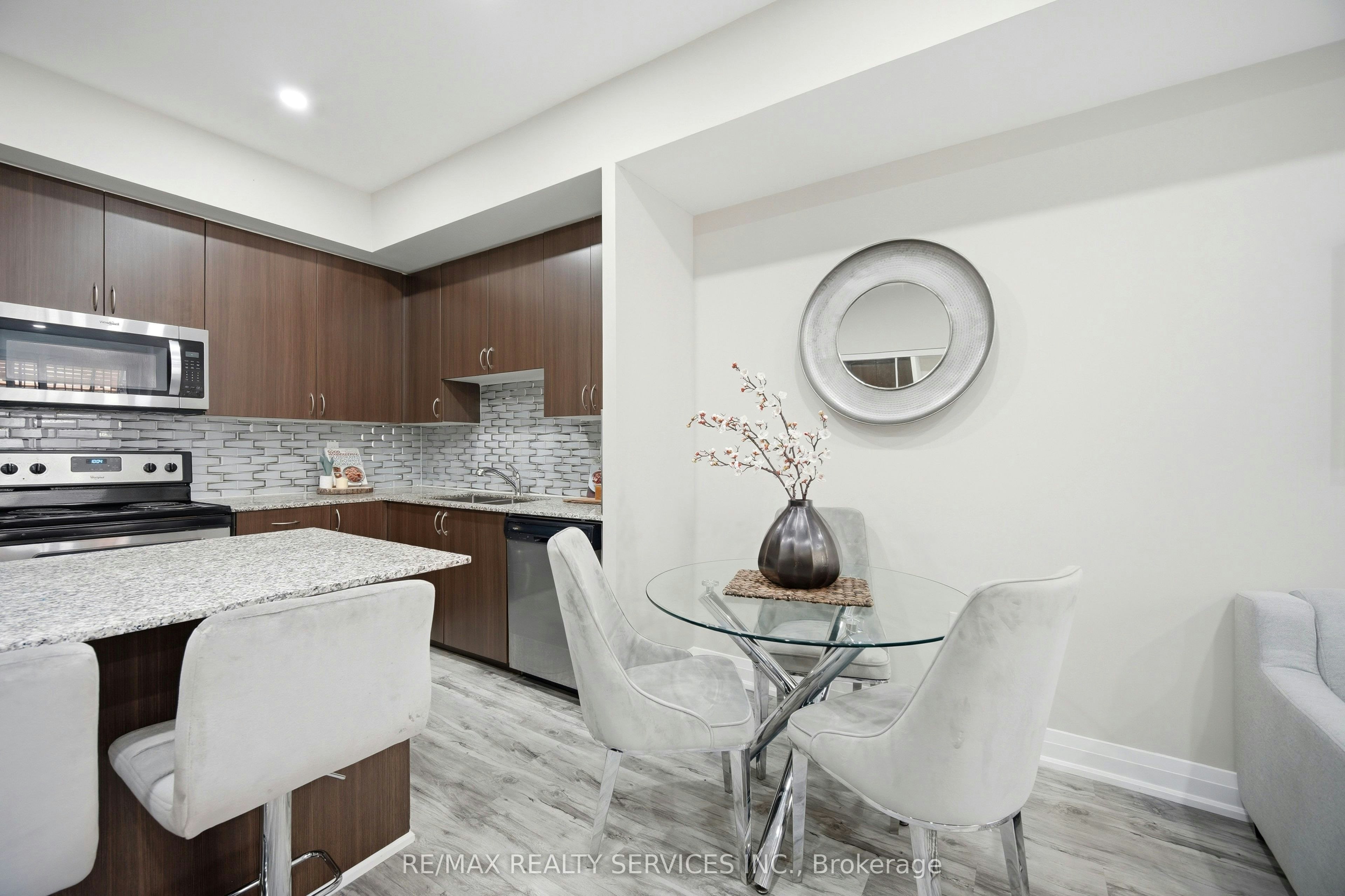 302-26 Coles Avenue, Vaughan, ON, L4L 0J1 - 13