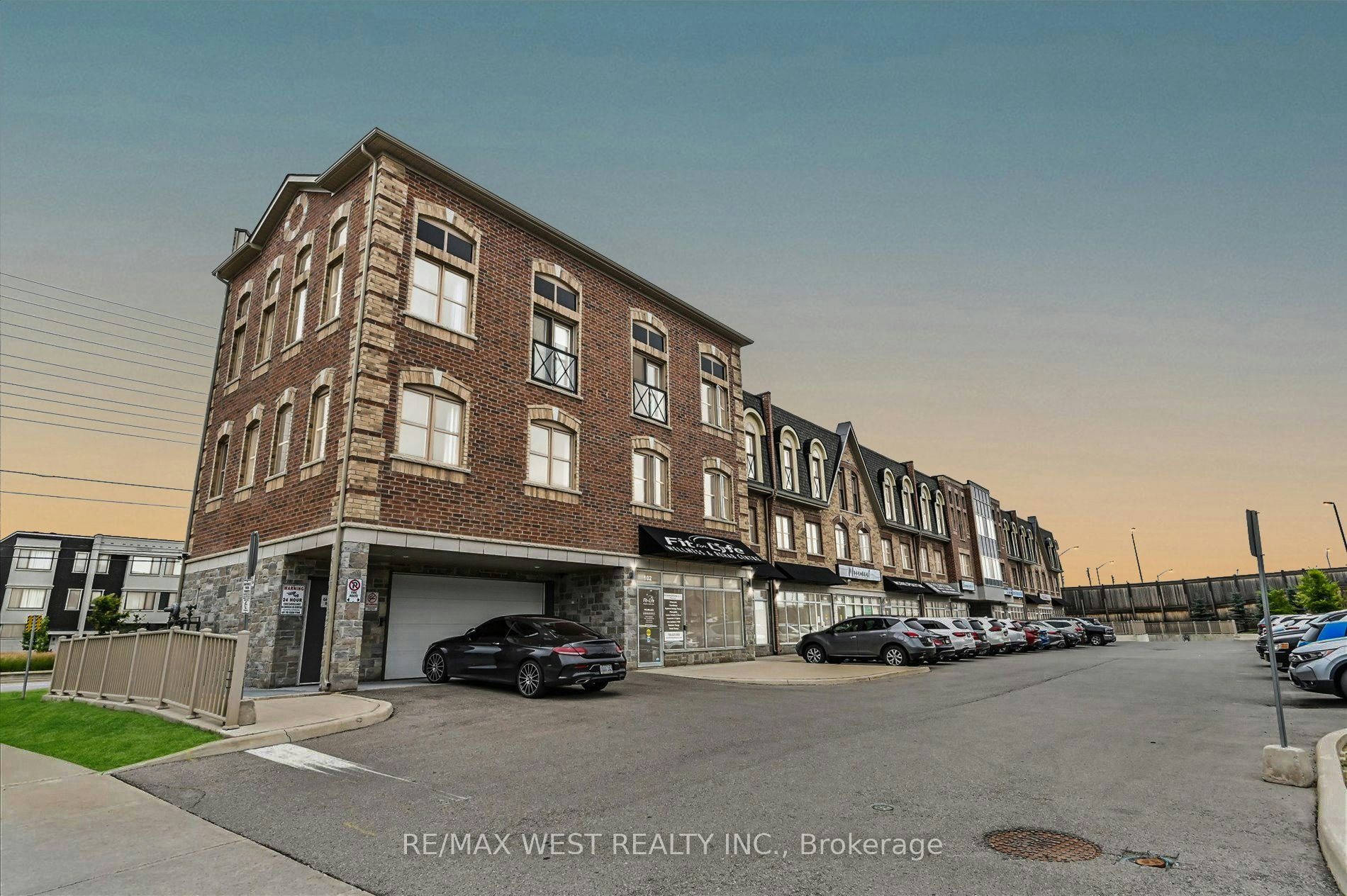 219-3865 Major Mackenzie Drive, Vaughan, ON, L4H 4P4 - 2