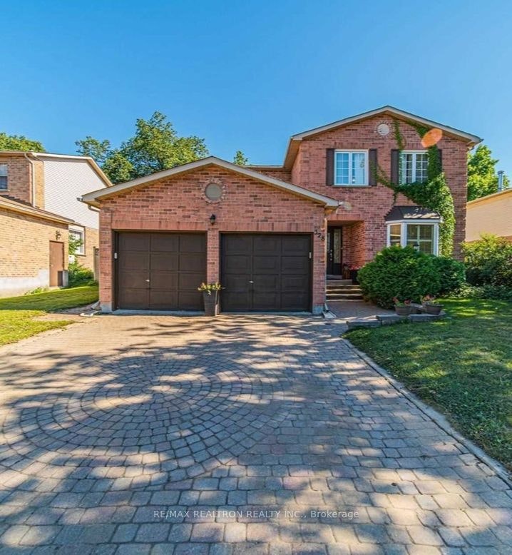 328 Salisbury Lane, Newmarket, ON, L3Y 8A6