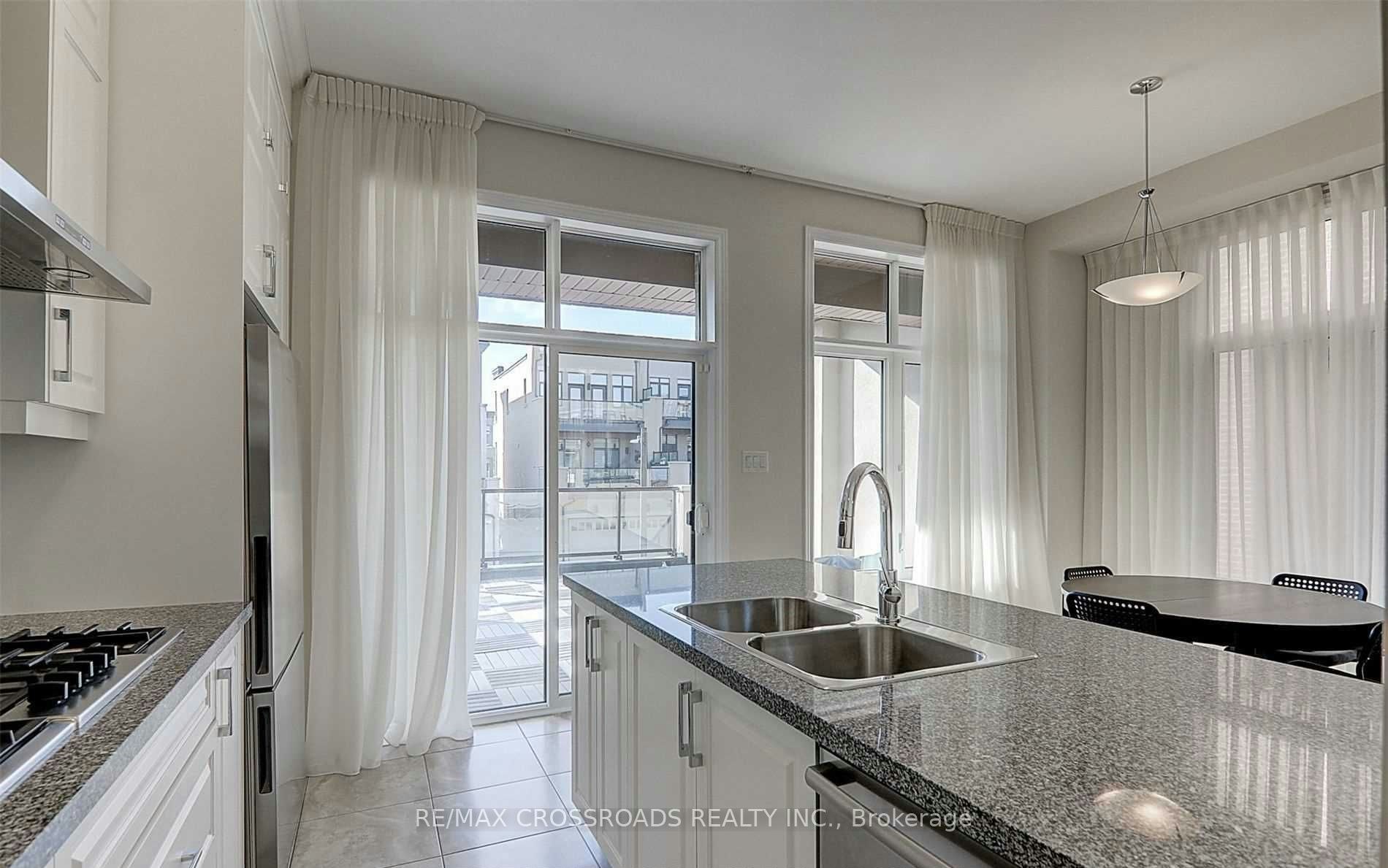 35 Carrville Woods Circle, Vaughan, ON, L6A 4Z6 - 10