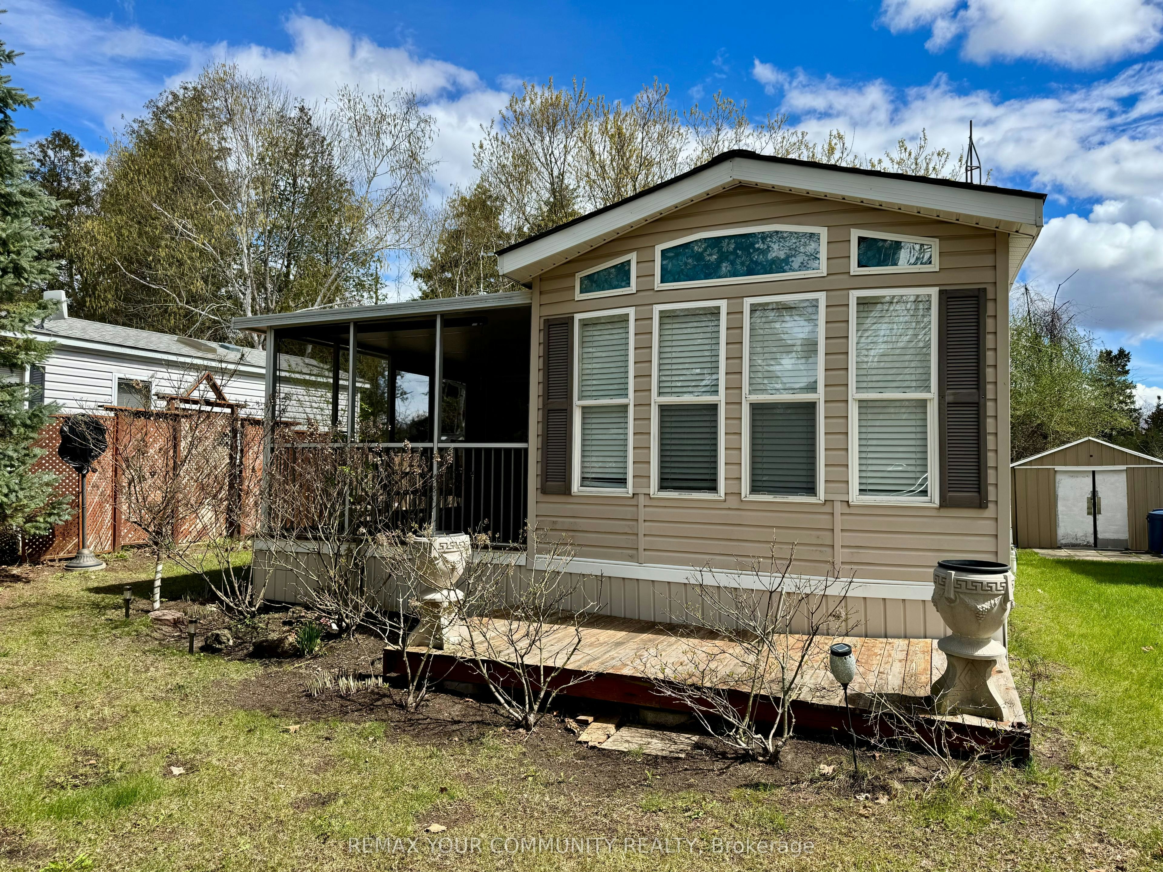 323-285 Crydermans Side Road, East Gwillimbury, ON, L0E 1A0