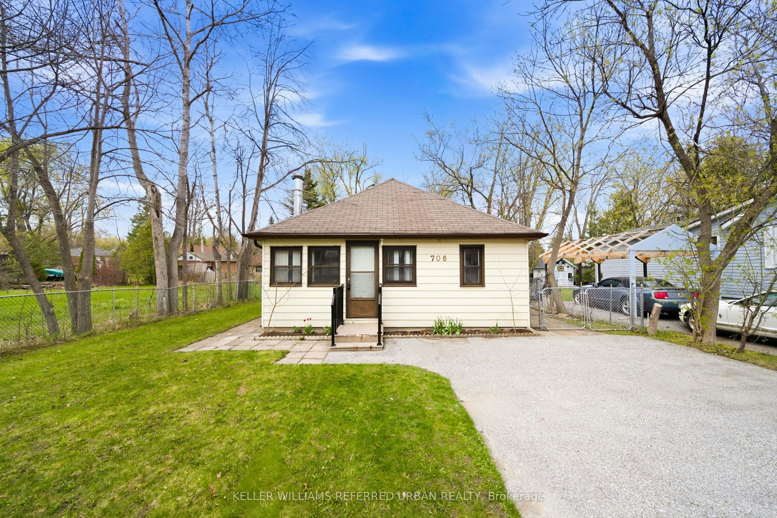 706 Chestnut Street, Innisfil, ON, L9S 2H8