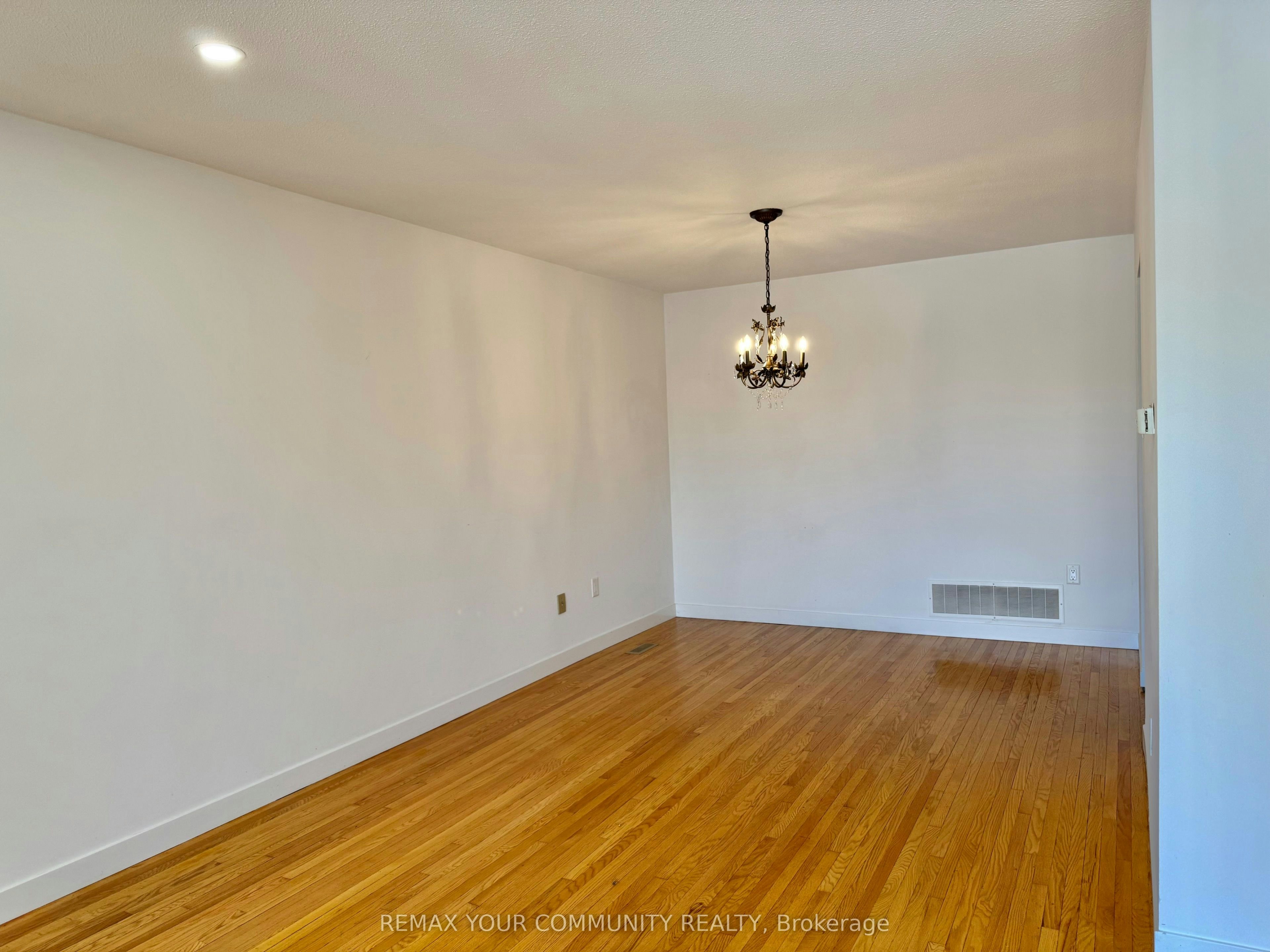 165 Aberdeen Avenue, Vaughan, ON, L4L 1C3 - 11