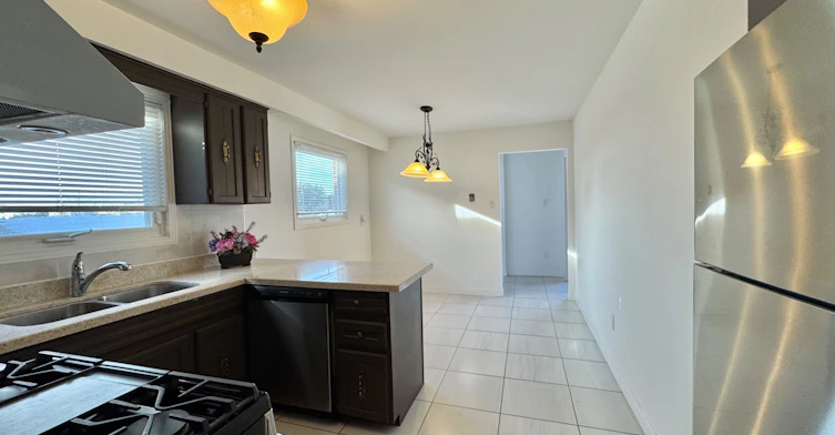 165 Aberdeen Avenue, Vaughan, ON, L4L 1C3 - 4
