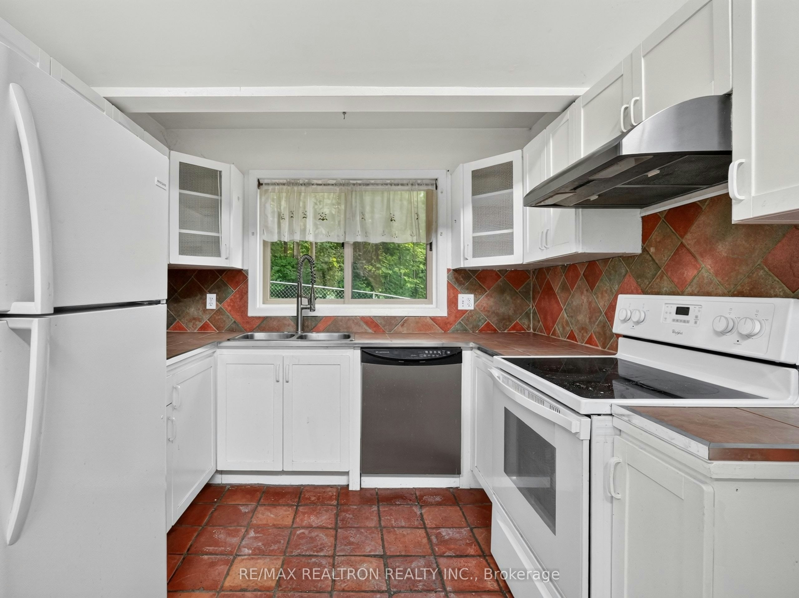 110 Glenwoods Avenue, Georgina, ON, L4P 3E9 - 10