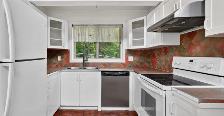 110 Glenwoods Avenue, Georgina, ON, L4P 3E9 - 10