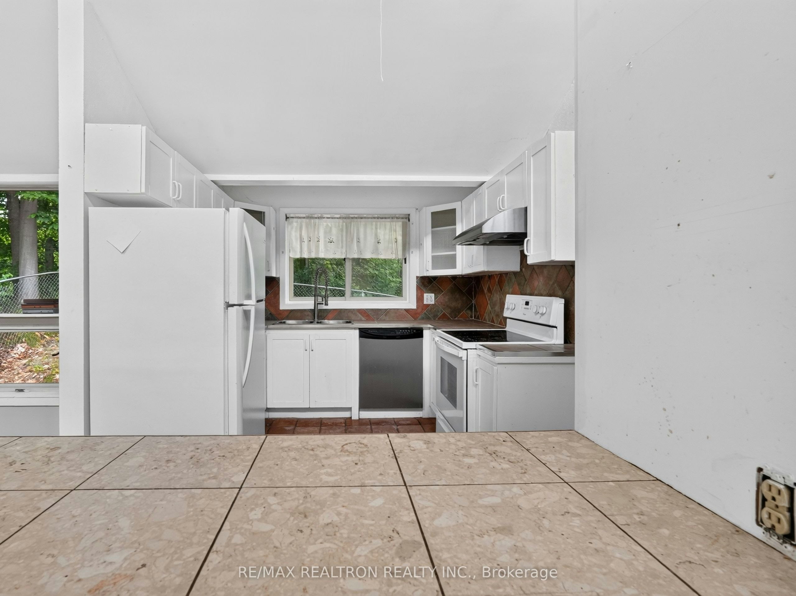 110 Glenwoods Avenue, Georgina, ON, L4P 3E9 - 9