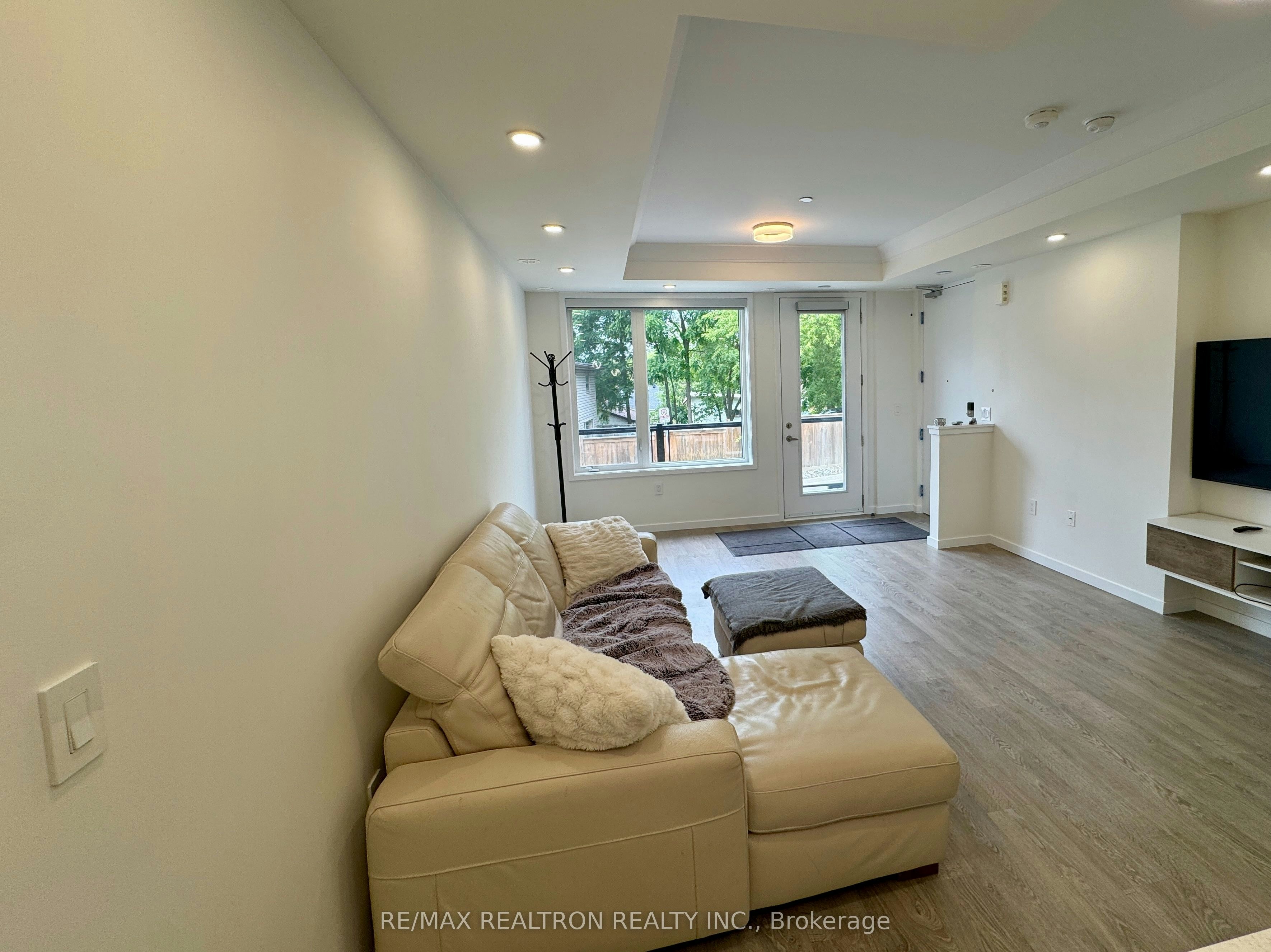 5-100 Alex Gardner Circle, Aurora, ON, L4G 3G5 - 9