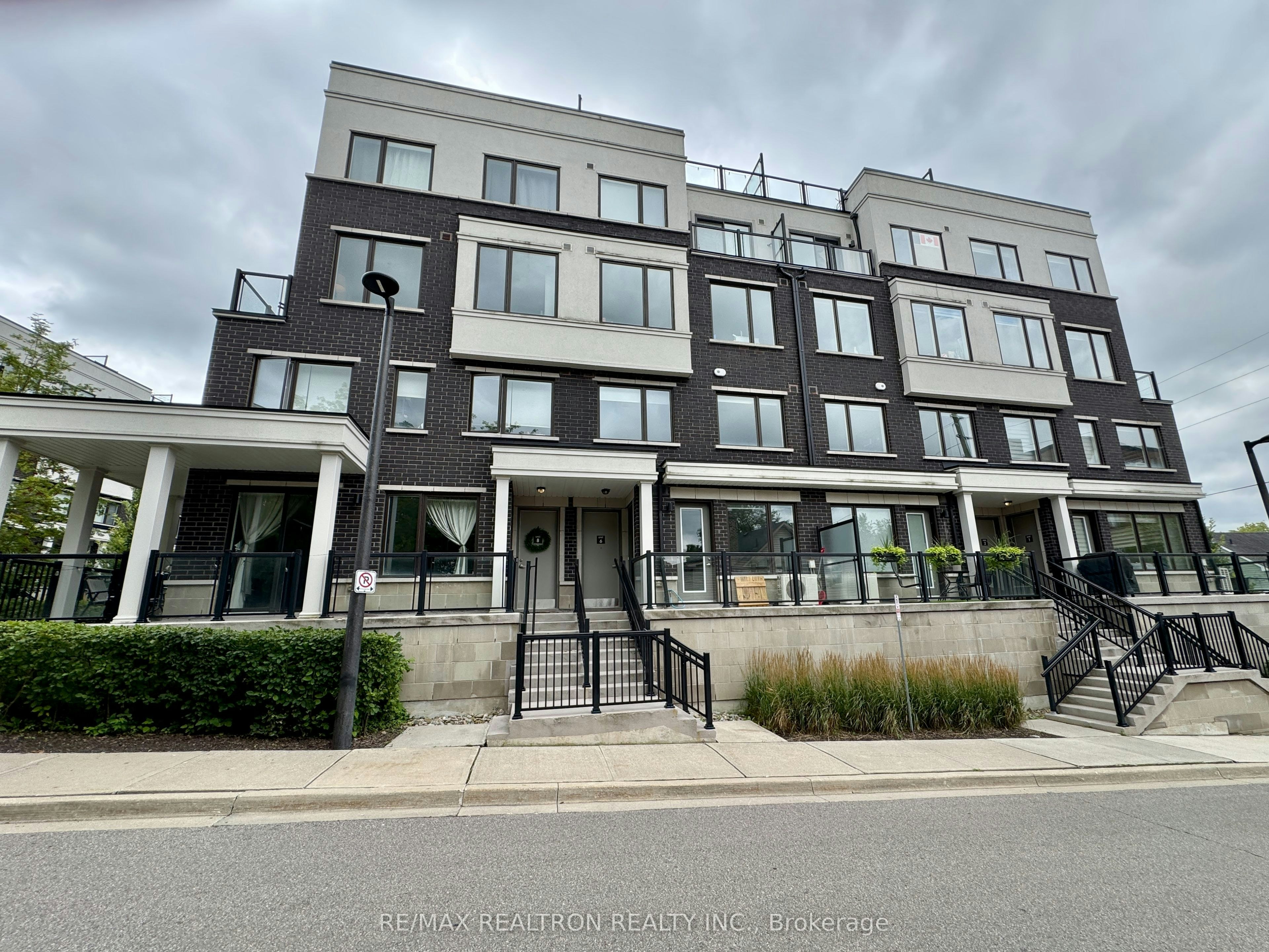 5-100 Alex Gardner Circle, Aurora, ON, L4G 3G5 - 3