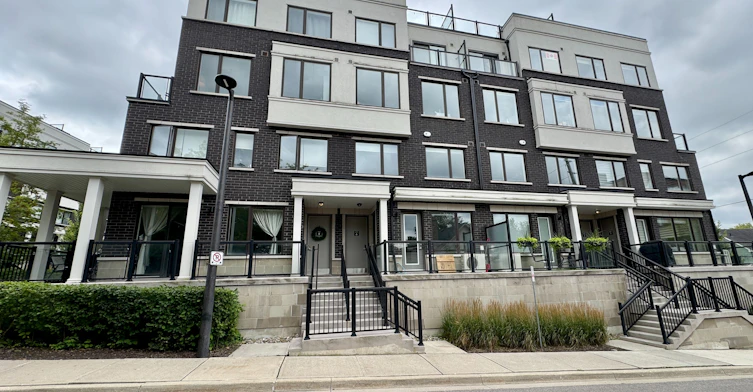 5-100 Alex Gardner Circle, Aurora, ON, L4G 3G5 - 3