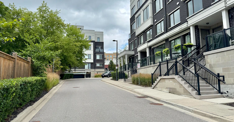 5-100 Alex Gardner Circle, Aurora, ON, L4G 3G5 - 2