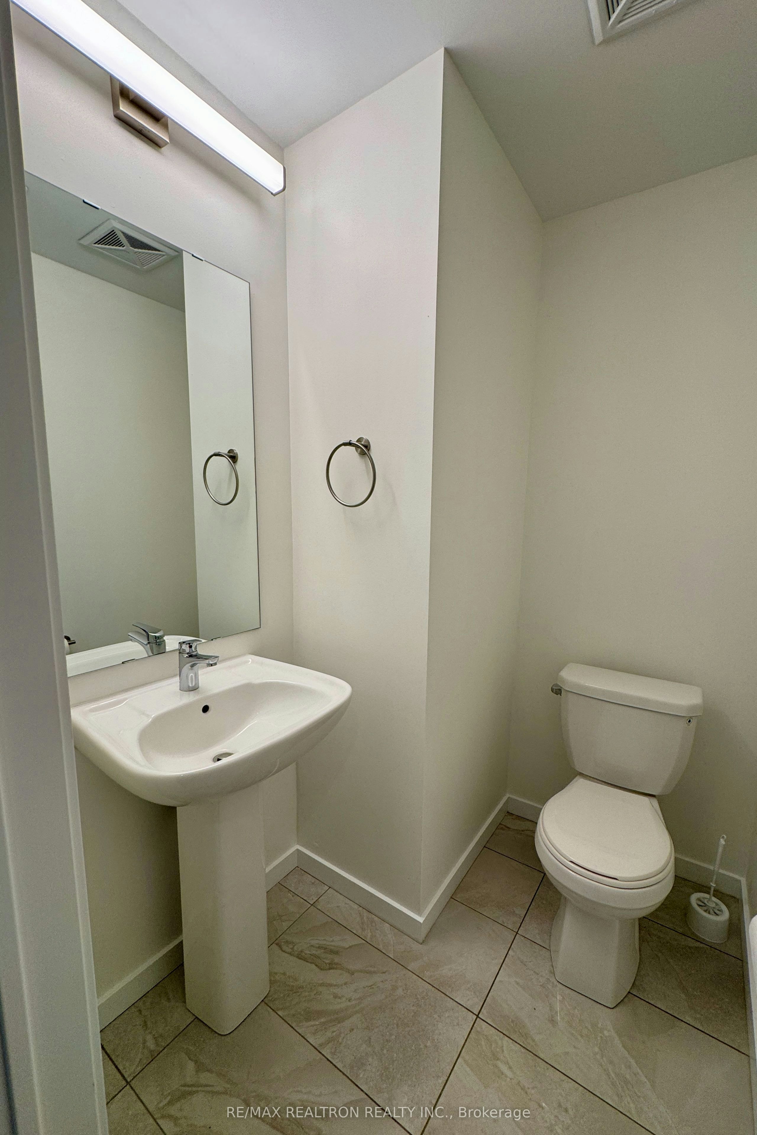 5-100 Alex Gardner Circle, Aurora, ON, L4G 3G5 - 13