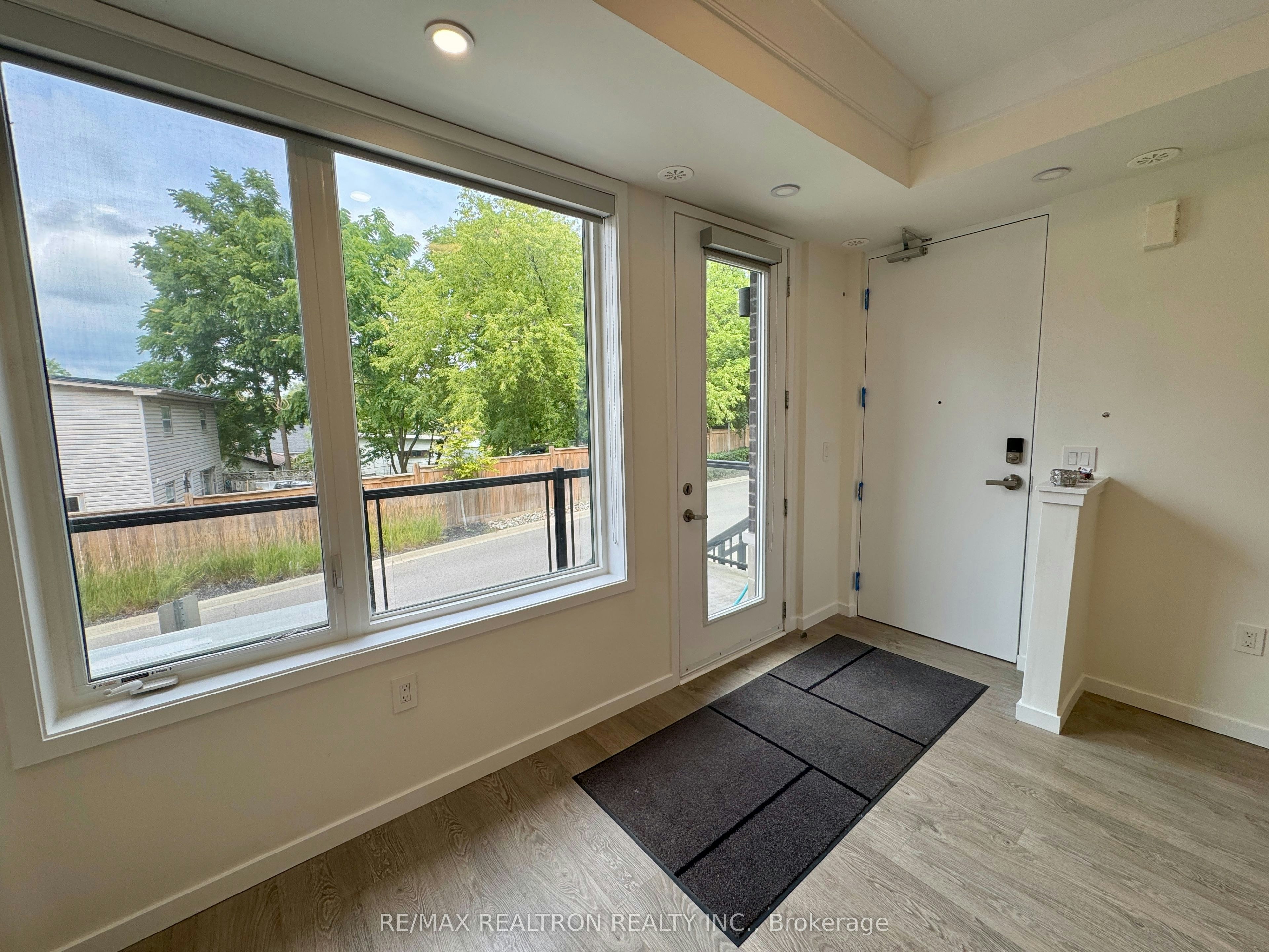 5-100 Alex Gardner Circle, Aurora, ON, L4G 3G5 - 11