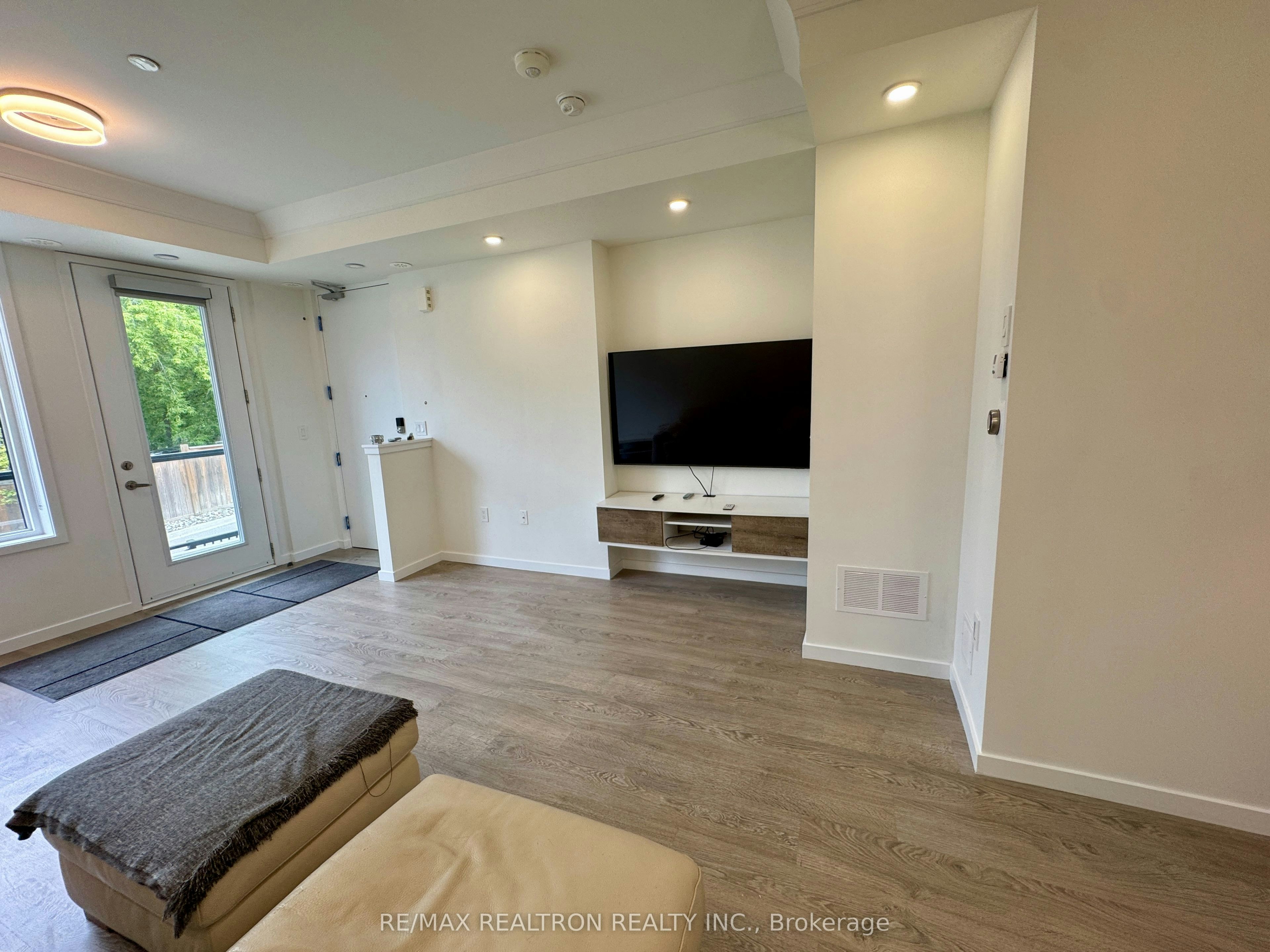 5-100 Alex Gardner Circle, Aurora, ON, L4G 3G5 - 10