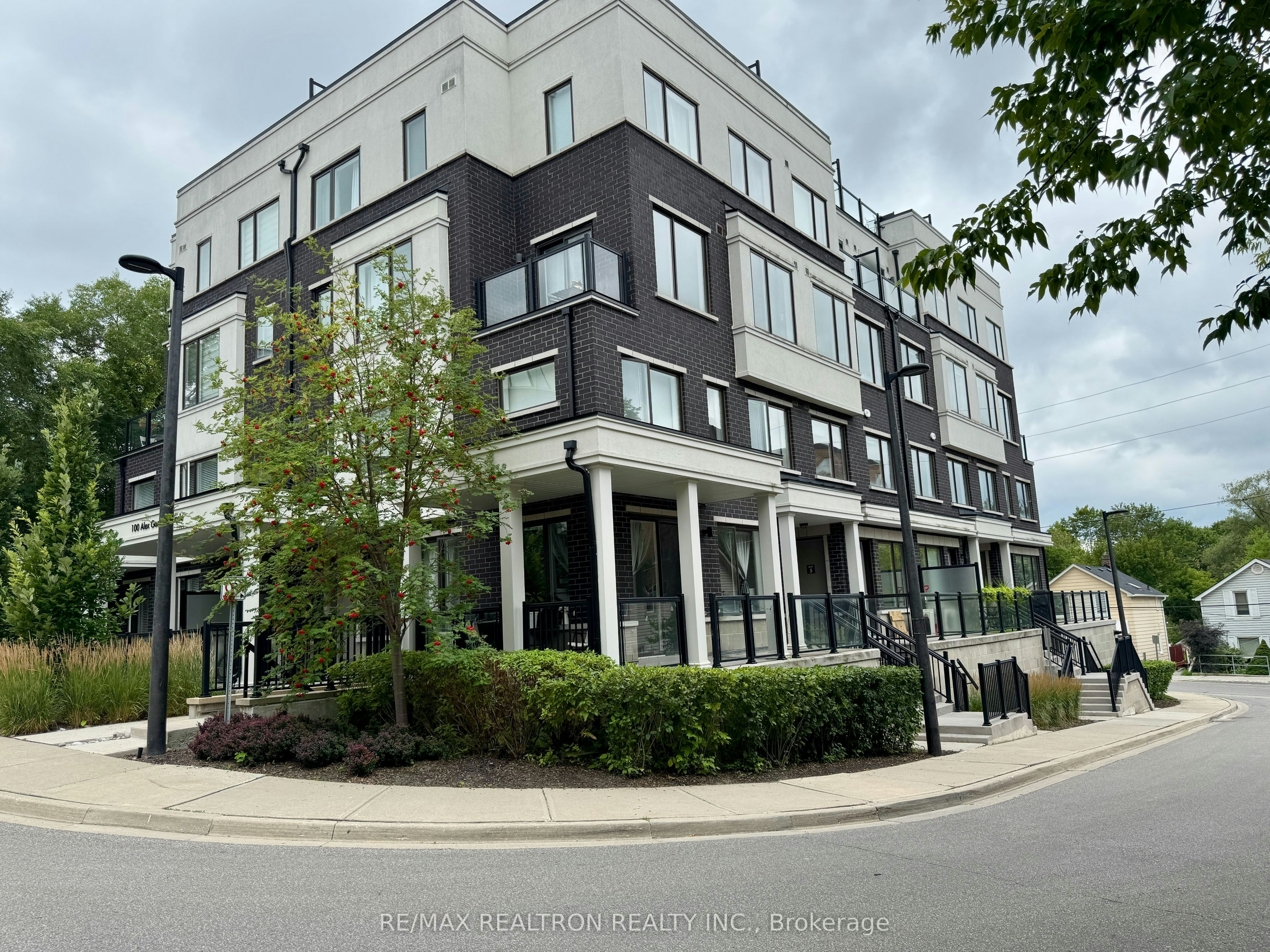 5-100 Alex Gardner Circle, Aurora, ON, L4G 3G5