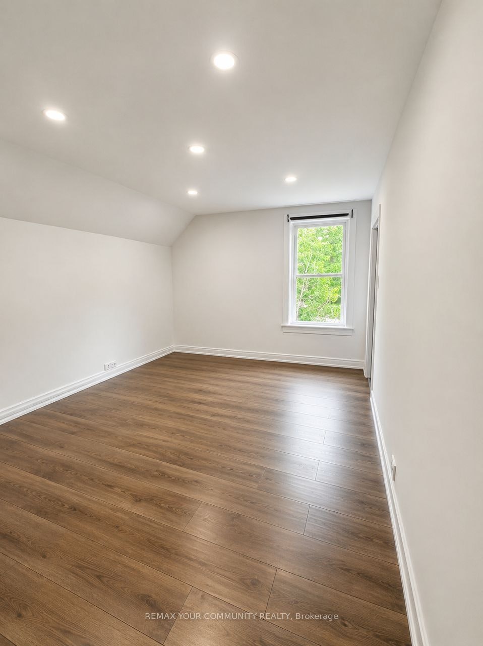 96 Gurnett Street, Aurora, ON, L4G 1P6