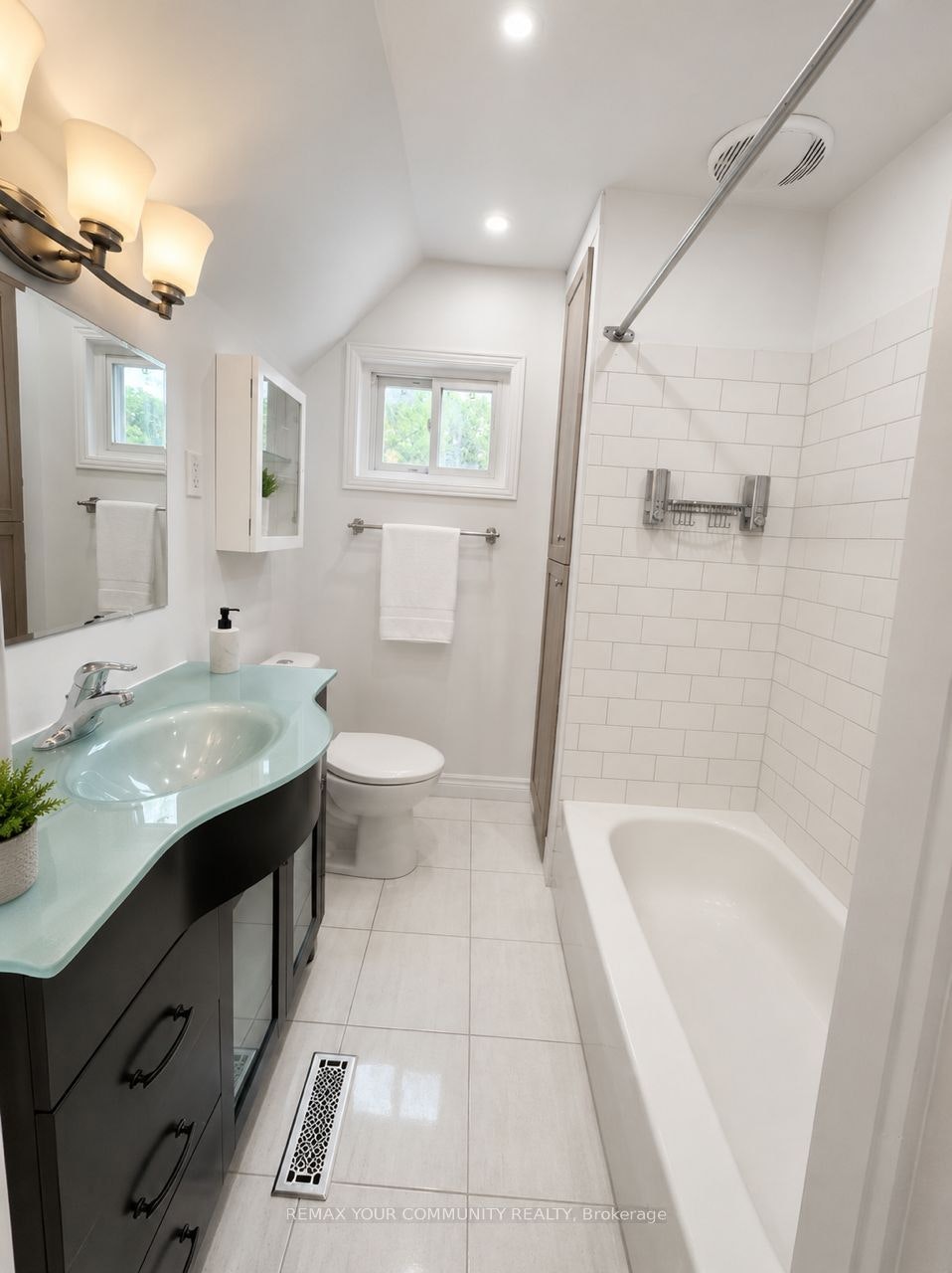 96 Gurnett Street, Aurora, ON, L4G 1P6 - 9